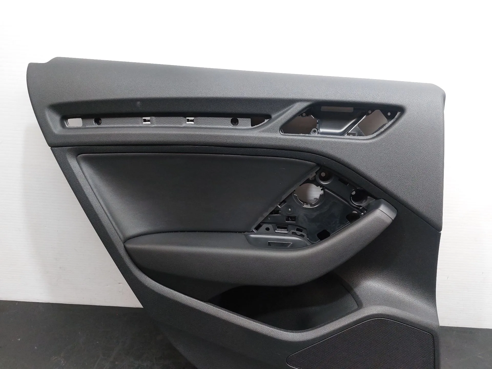 Rivestimento porta posteriore sinistra AUDI A3 Sportback (8VA, 8VF) Imagem-4