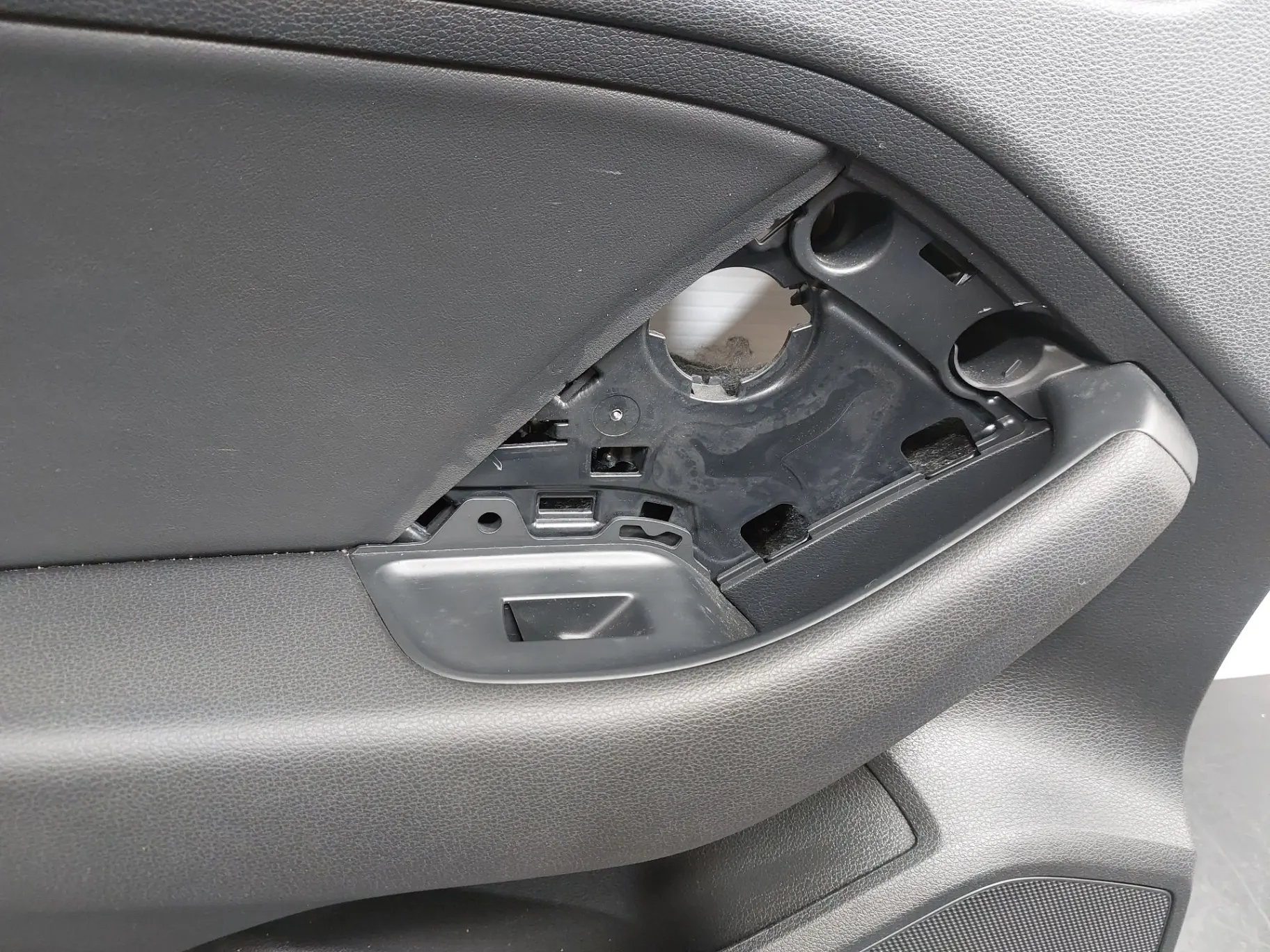 Rivestimento porta posteriore sinistra AUDI A3 Sportback (8VA, 8VF) Imagem-1