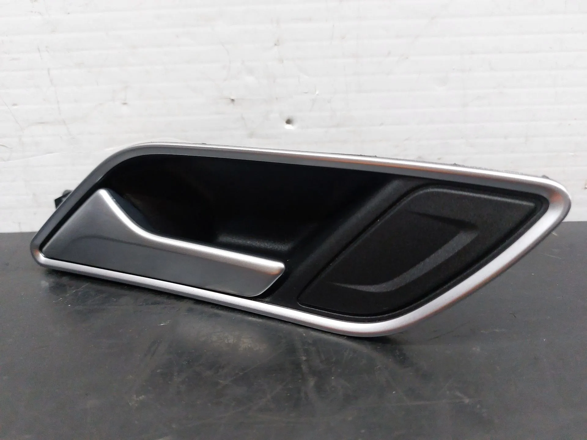 Maniglia interna porta posteriore sinistra AUDI A3 Sportback (8VA, 8VF) Imagem-1