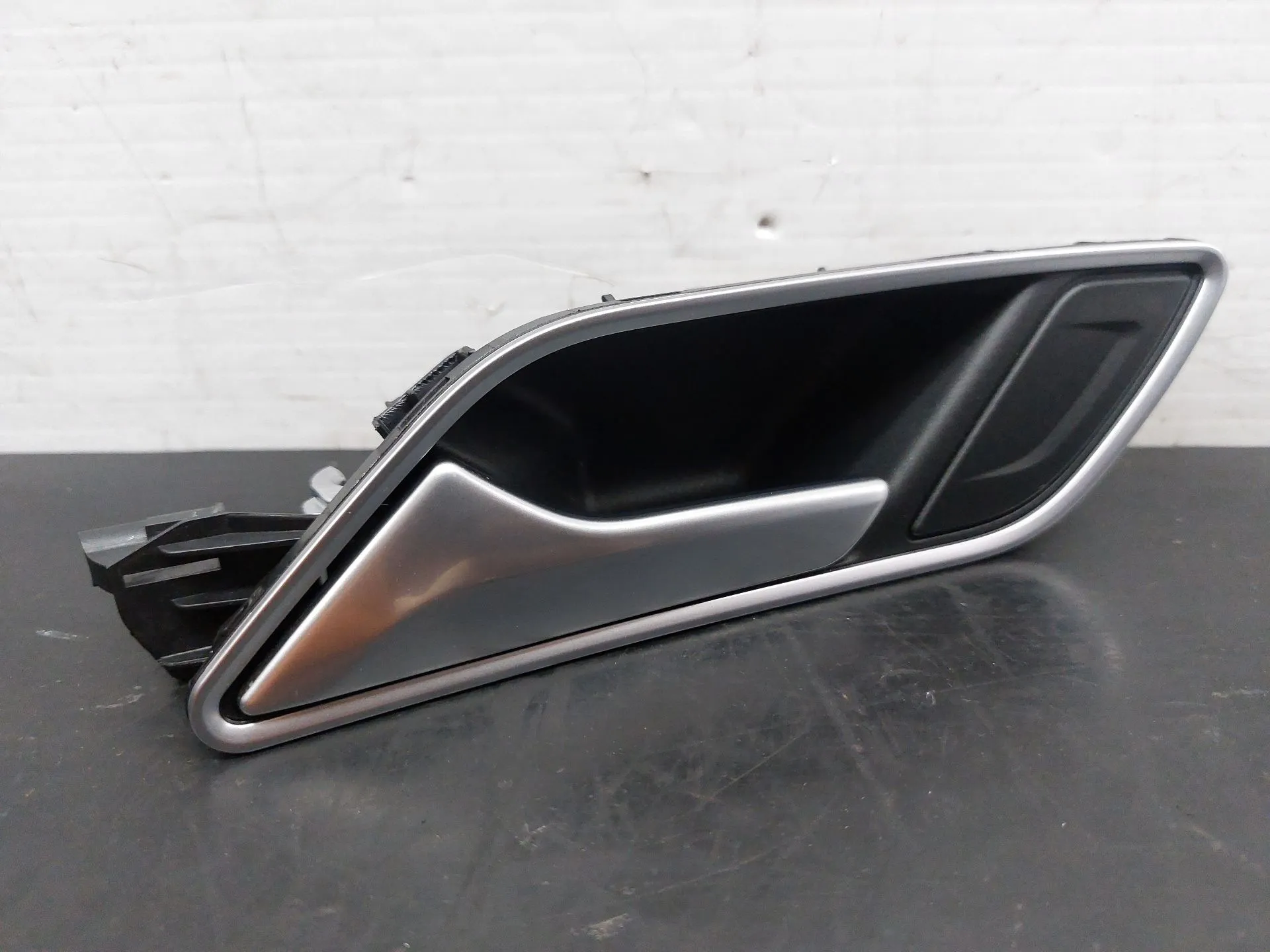 Maniglia interna porta posteriore sinistra AUDI A3 Sportback (8VA, 8VF)