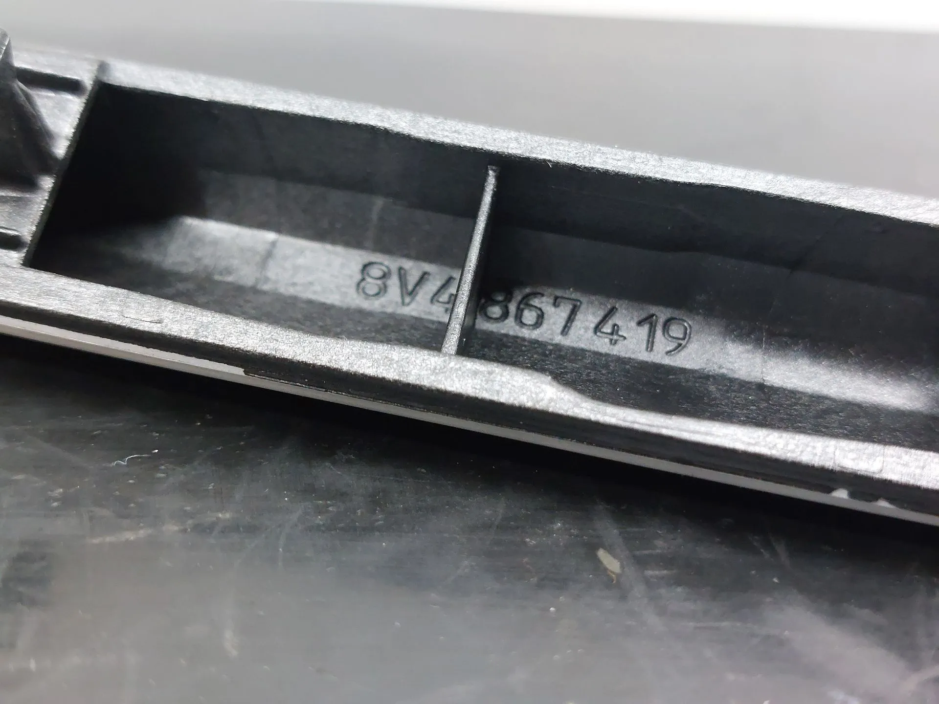 Modanatura porta posteriore sinistra AUDI A3 Sportback (8VA, 8VF) Imagem-2