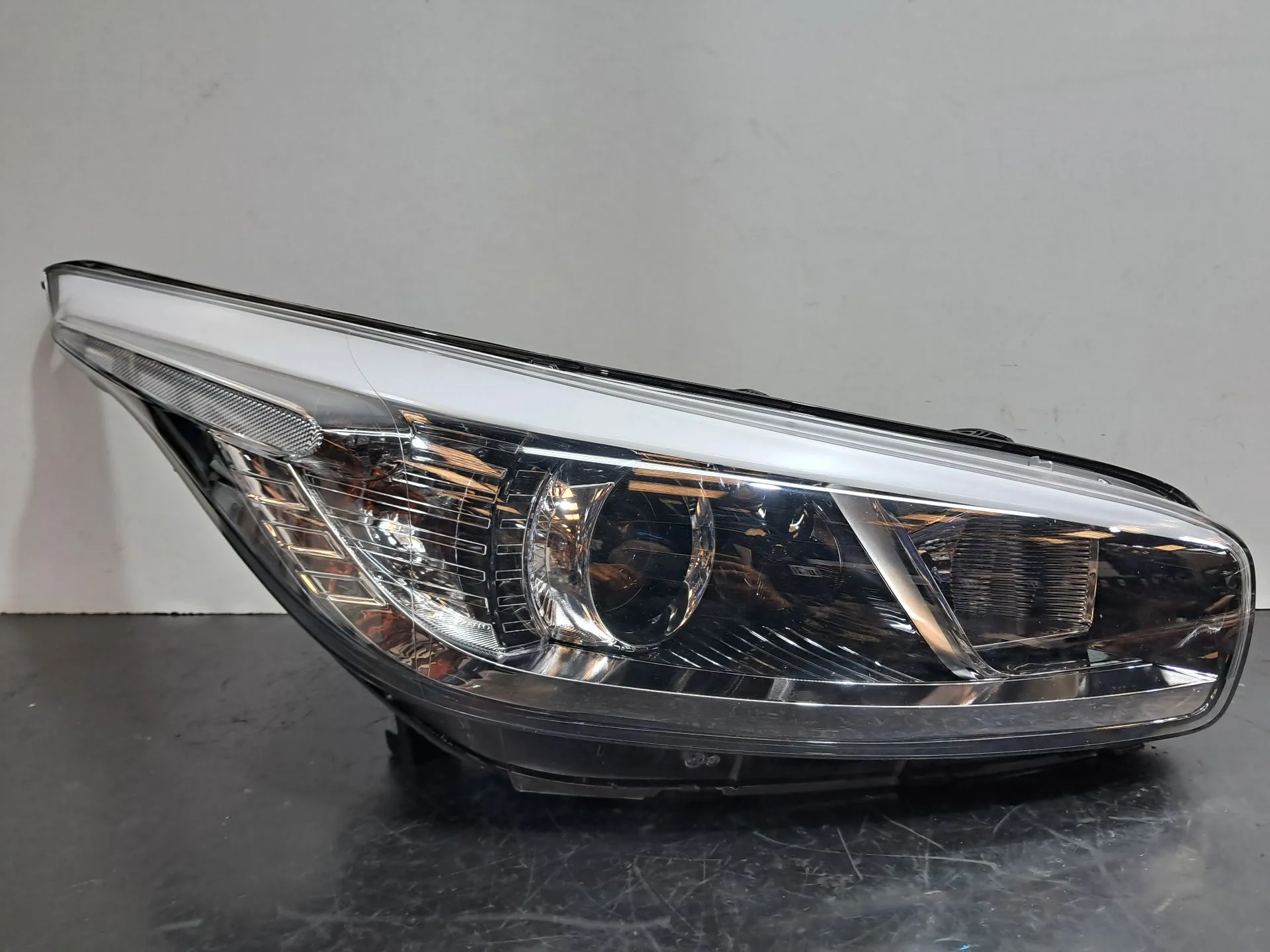 Ótica / farol DT KIA Ceed (JD) | 2012 - 2018