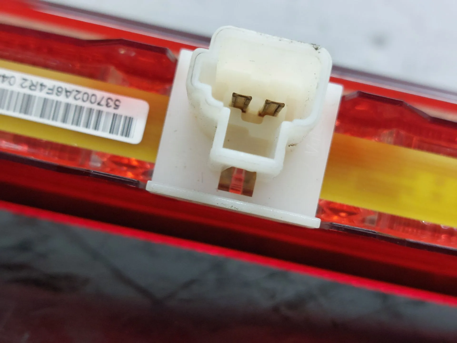 Tercera luz de freno TOYOTA YARIS a un precio económico en