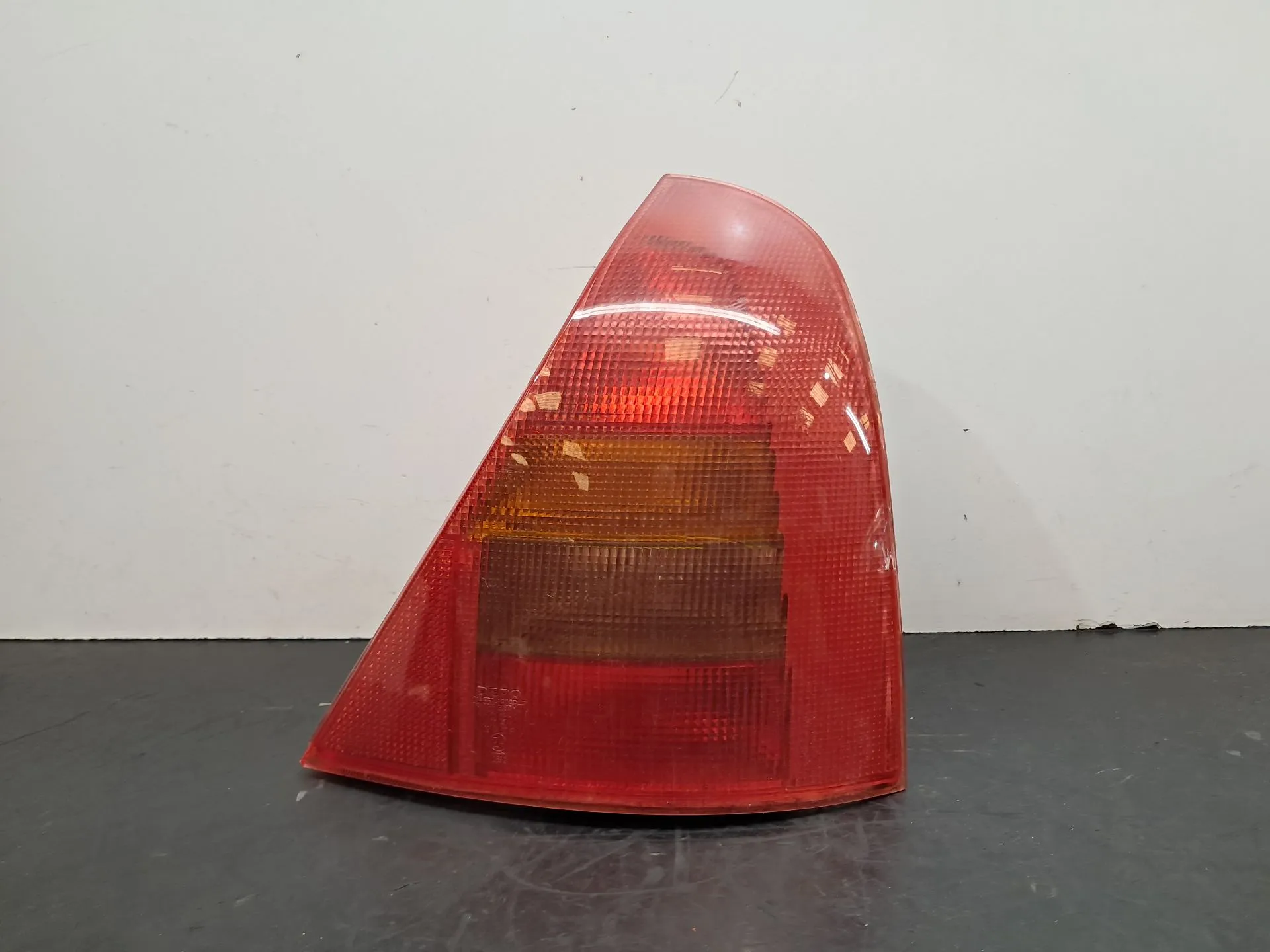 Feu arrière Droite RENAULT Clio II (BB0/1/2_, CB0/1/2_)