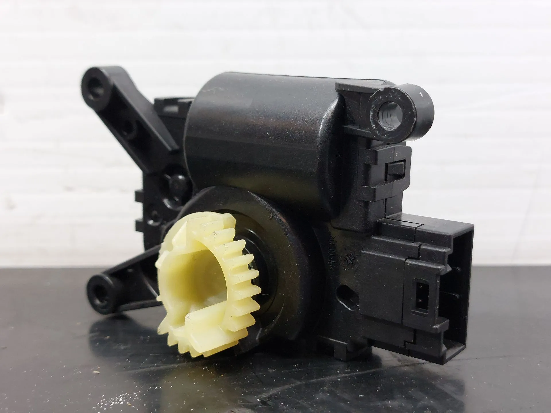 Motor da comporta da sofagem SKODA Kodiaq (NS7) Imagem-1
