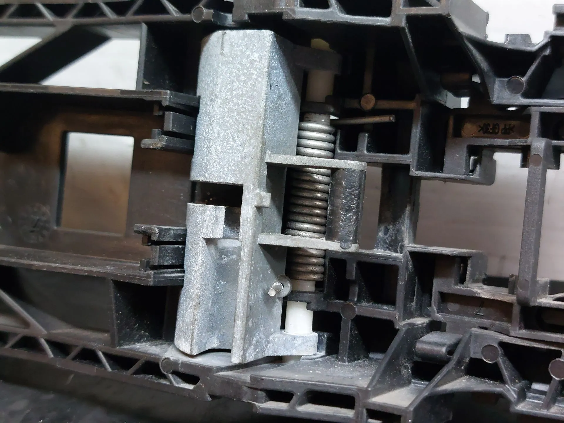Soporte Manija puerta Delantera Derecha VOLKSWAGEN Golf VI (5K1) Imagem-3