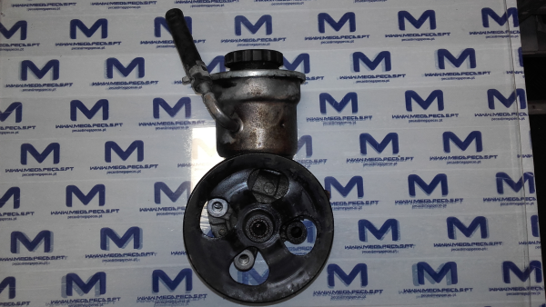 Pompa dello sterzo TOYOTA Yaris (_P1_)