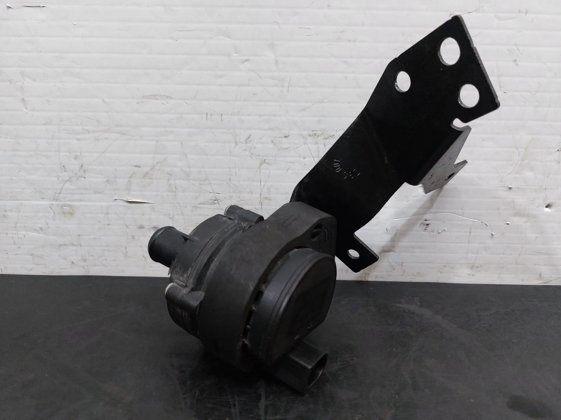 Bomba de agua adicional MERCEDES-BENZ GLC Coupé (C253) Imagem-1