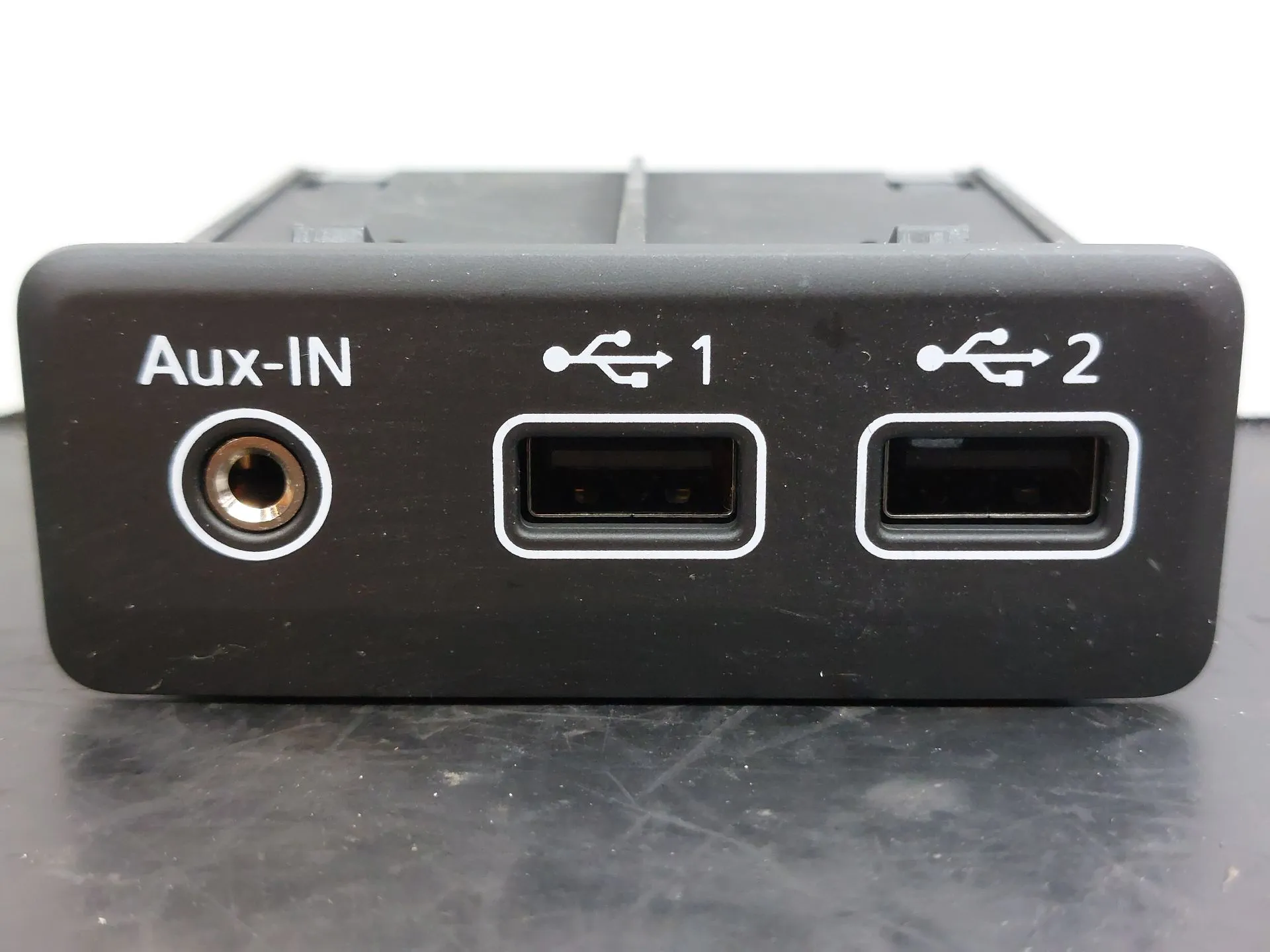 Módulo USB / AUX / IPOD DACIA Duster (HM_) Imagem-1