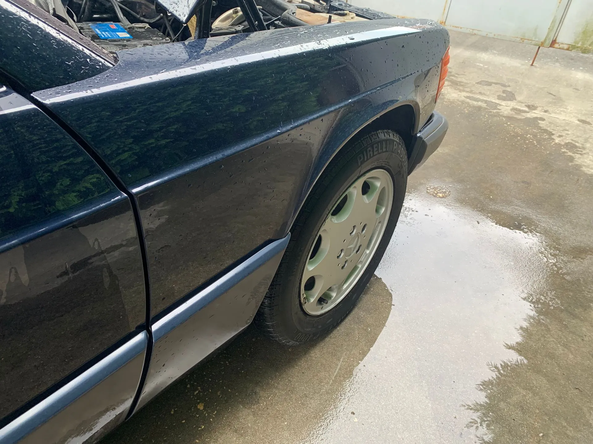 Guarda-lamas direito MERCEDES-BENZ 190 (W201)