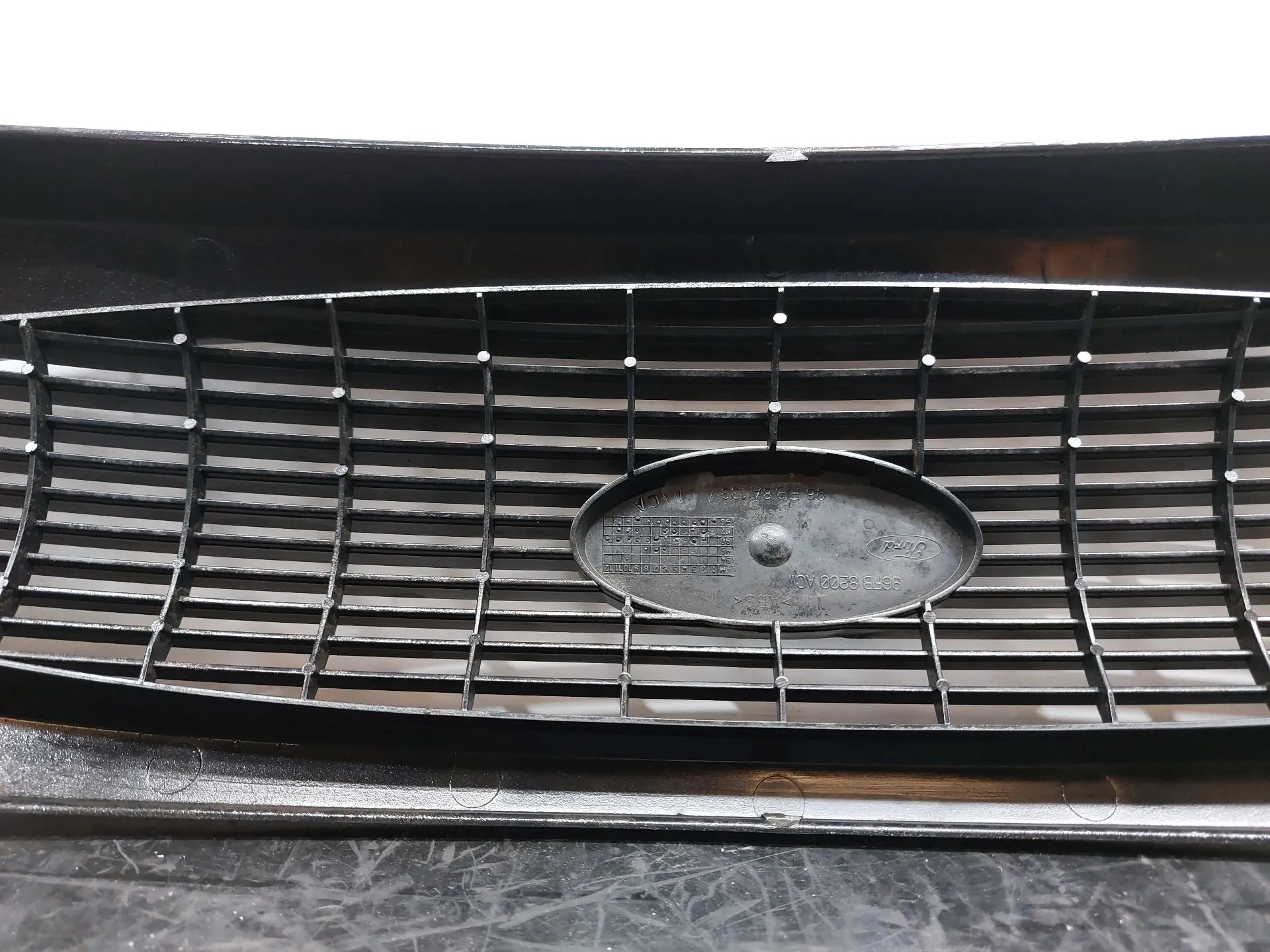 Rejilla delantera FORD Fiesta IV (JA_, JB_) Imagem-7