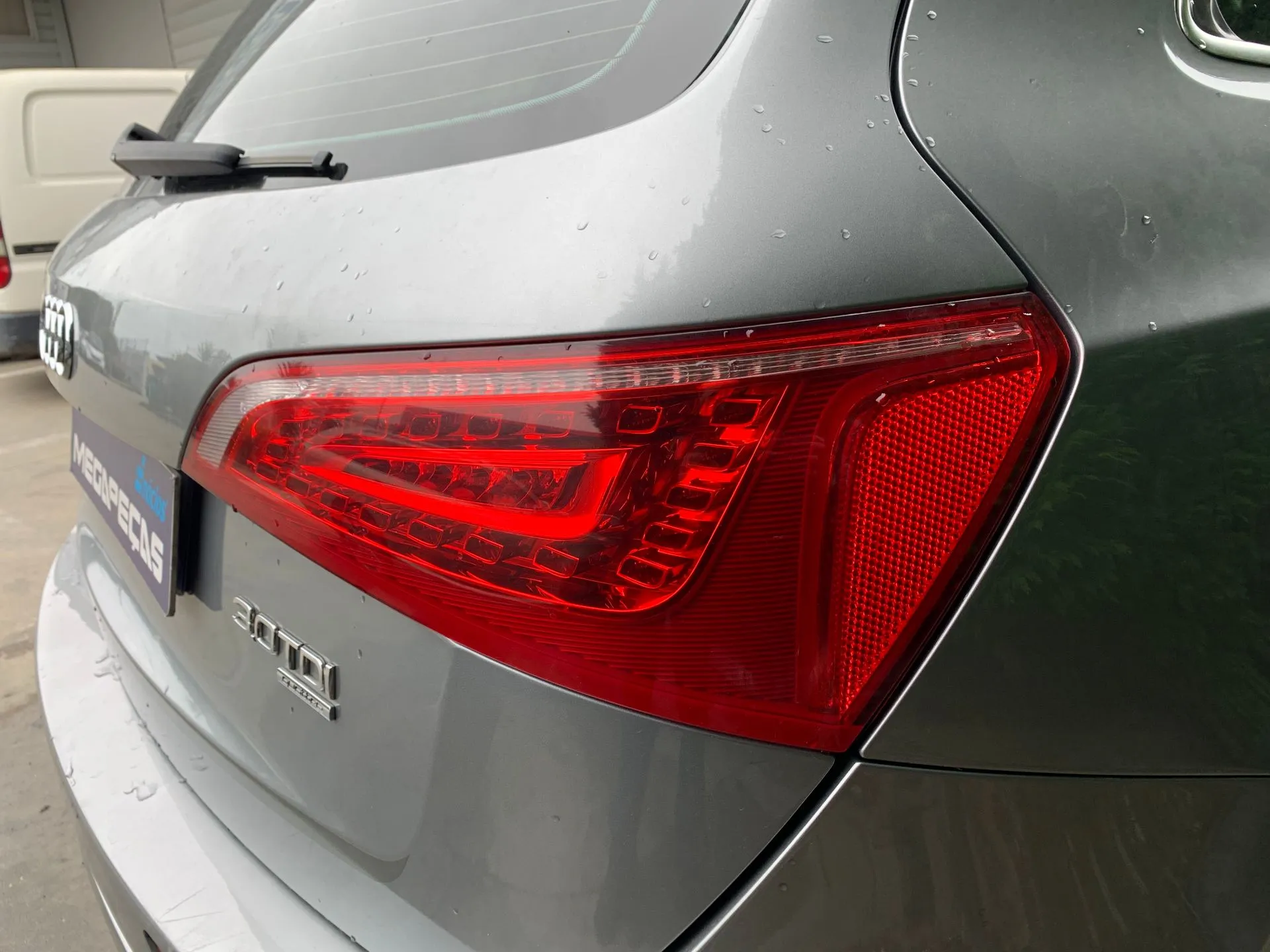 Piloto derecho AUDI Q5 (8R) Imagem-1