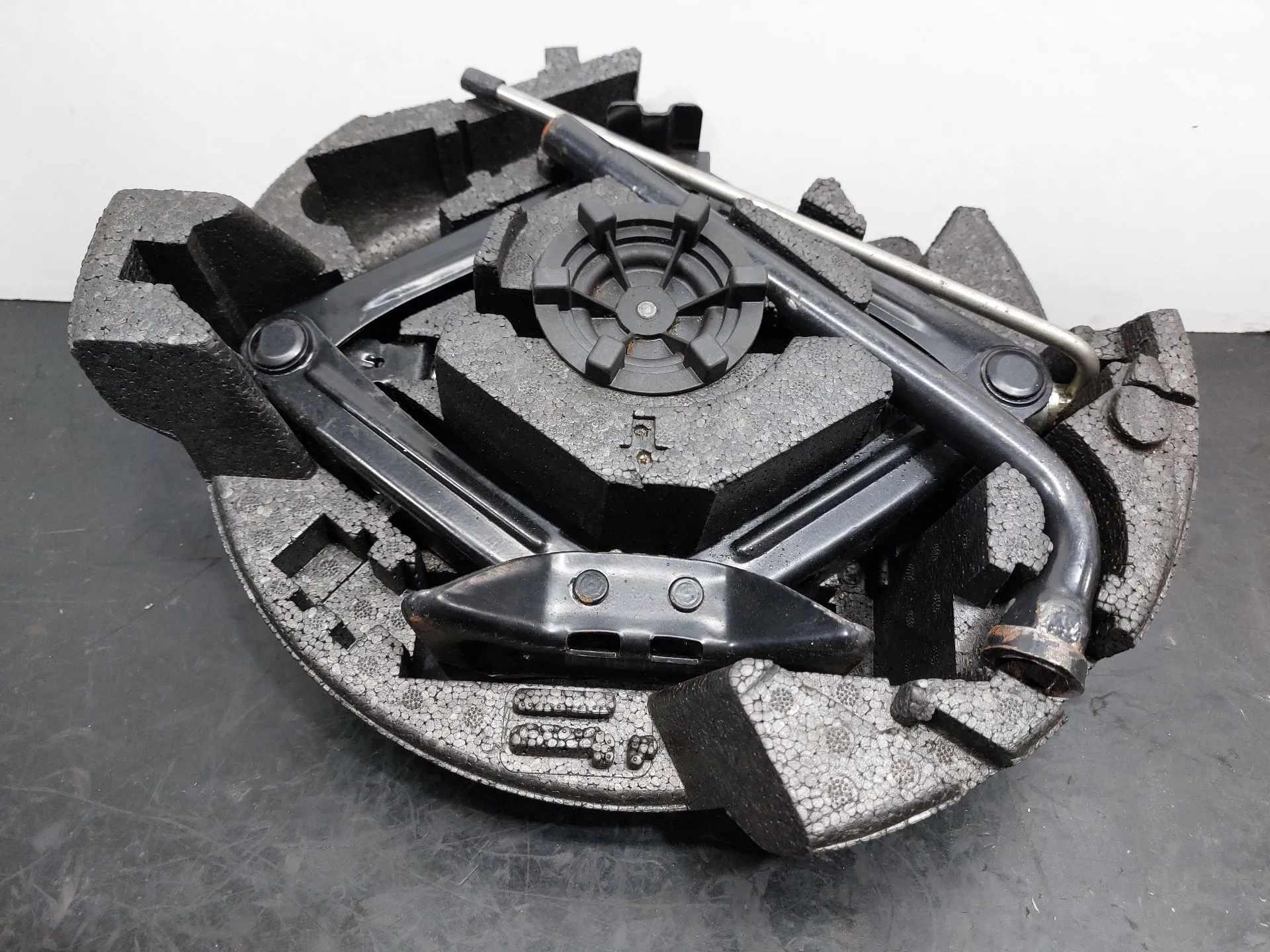 Set / kit di attrezzi VOLVO V40 Hatchback Imagem-1