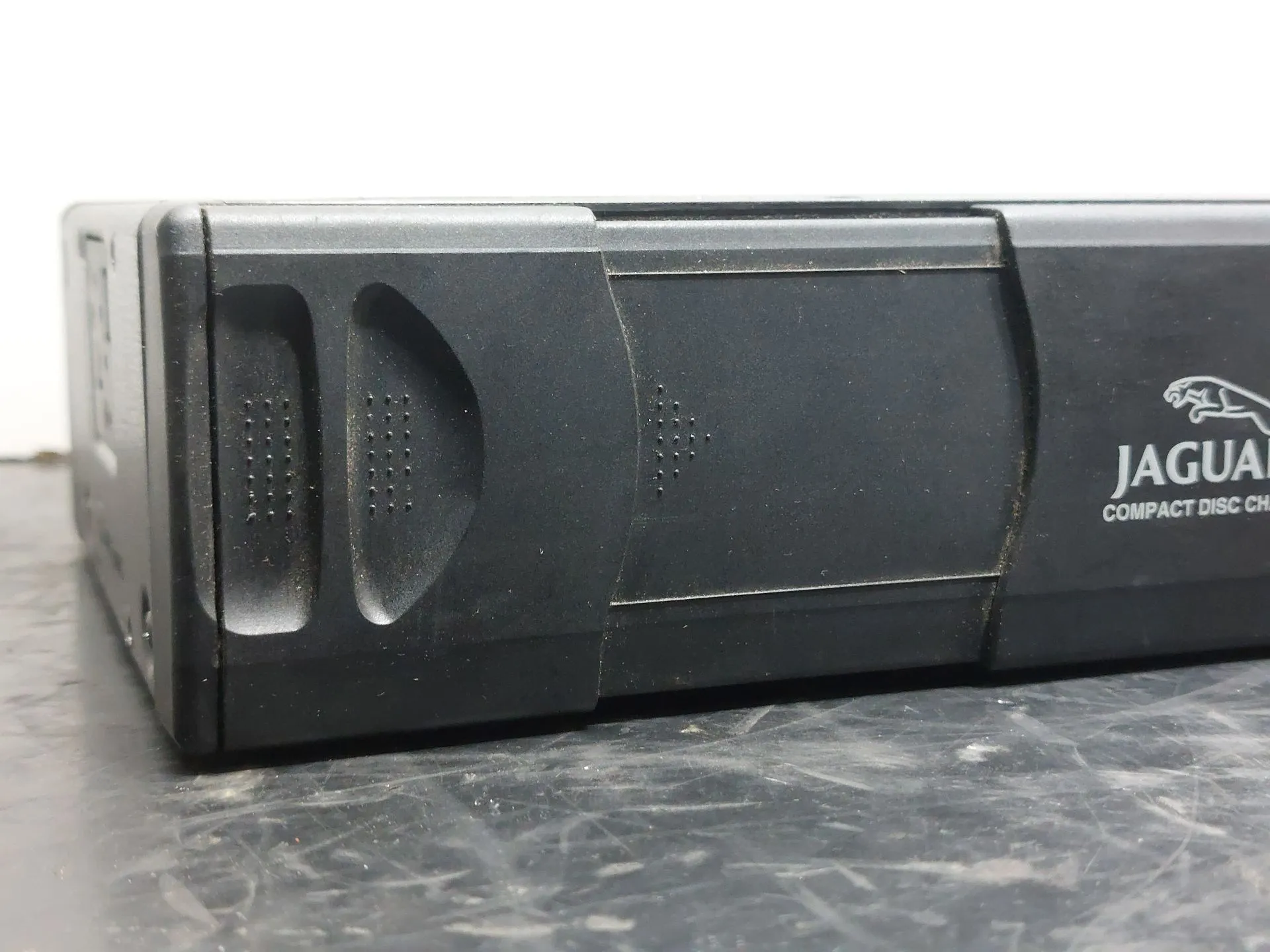 CD reader / box JAGUAR S-Type (X200) Imagem-1