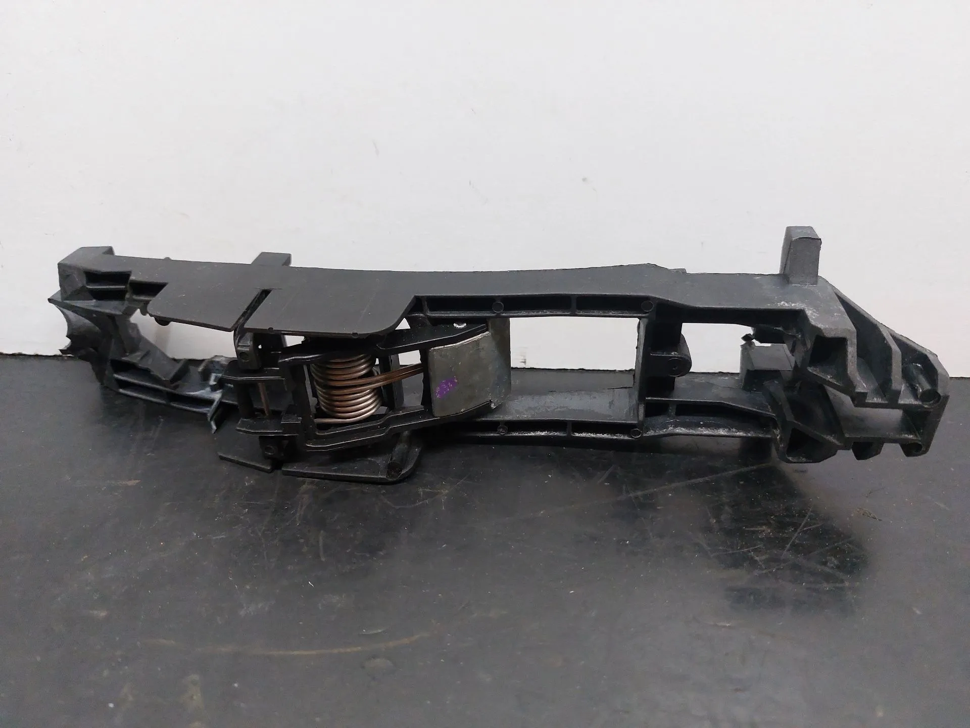 Right rear door handle support MERCEDES-BENZ CLS (C219) Imagem-1