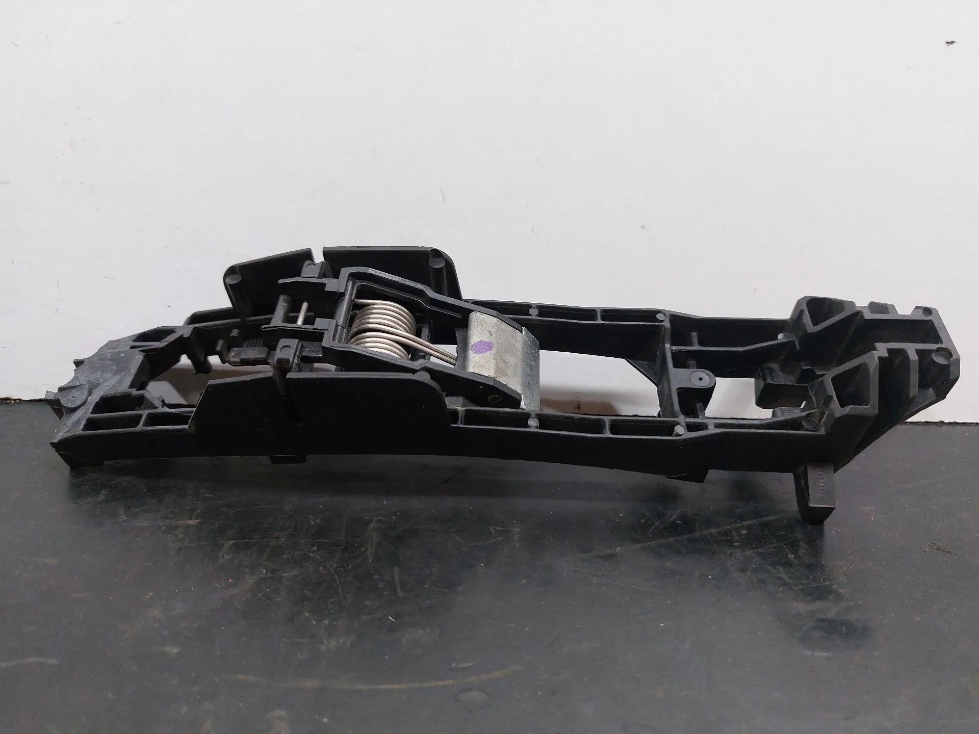 Right rear door handle support MERCEDES-BENZ CLS (C219) Imagem-2