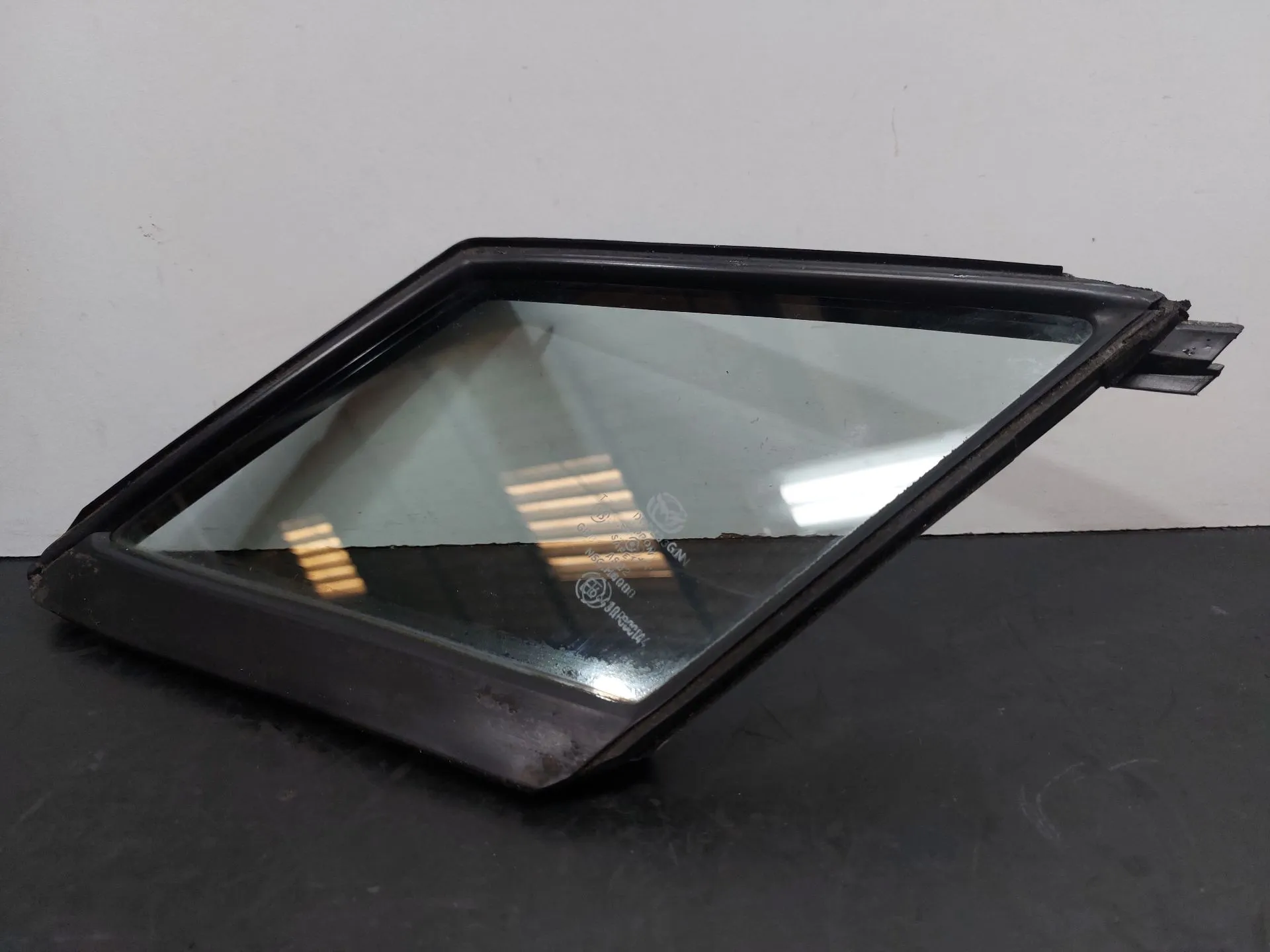 Left front triangle window MAZDA 5 (CR19) Imagem-1