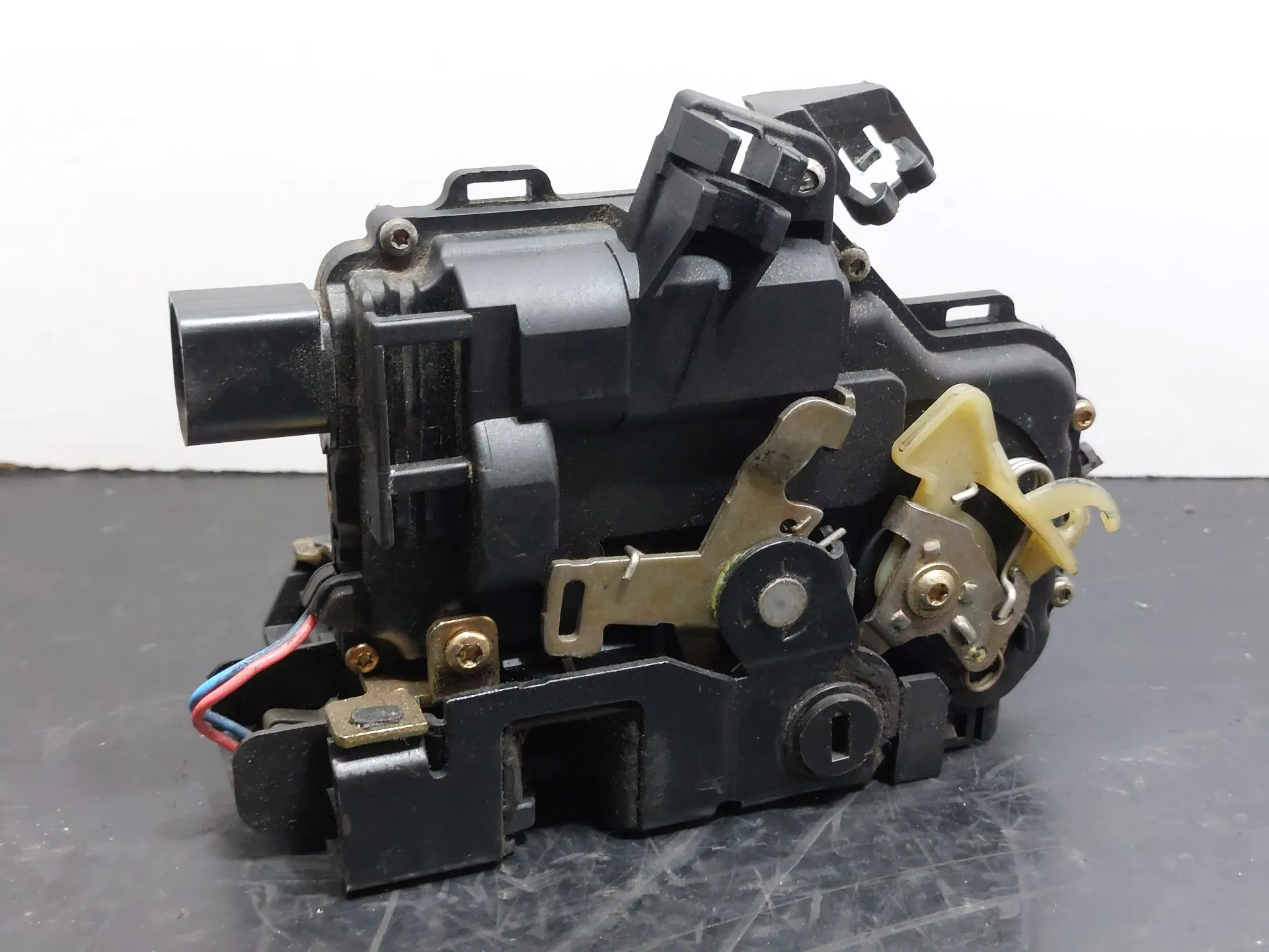 Rear Right Door Lock VOLKSWAGEN Golf IV (1J1) Imagem-4