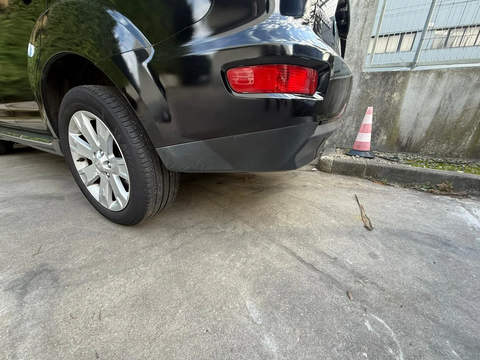 Rear Bumper MITSUBISHI Outlander II (CW_W) Imagem-1