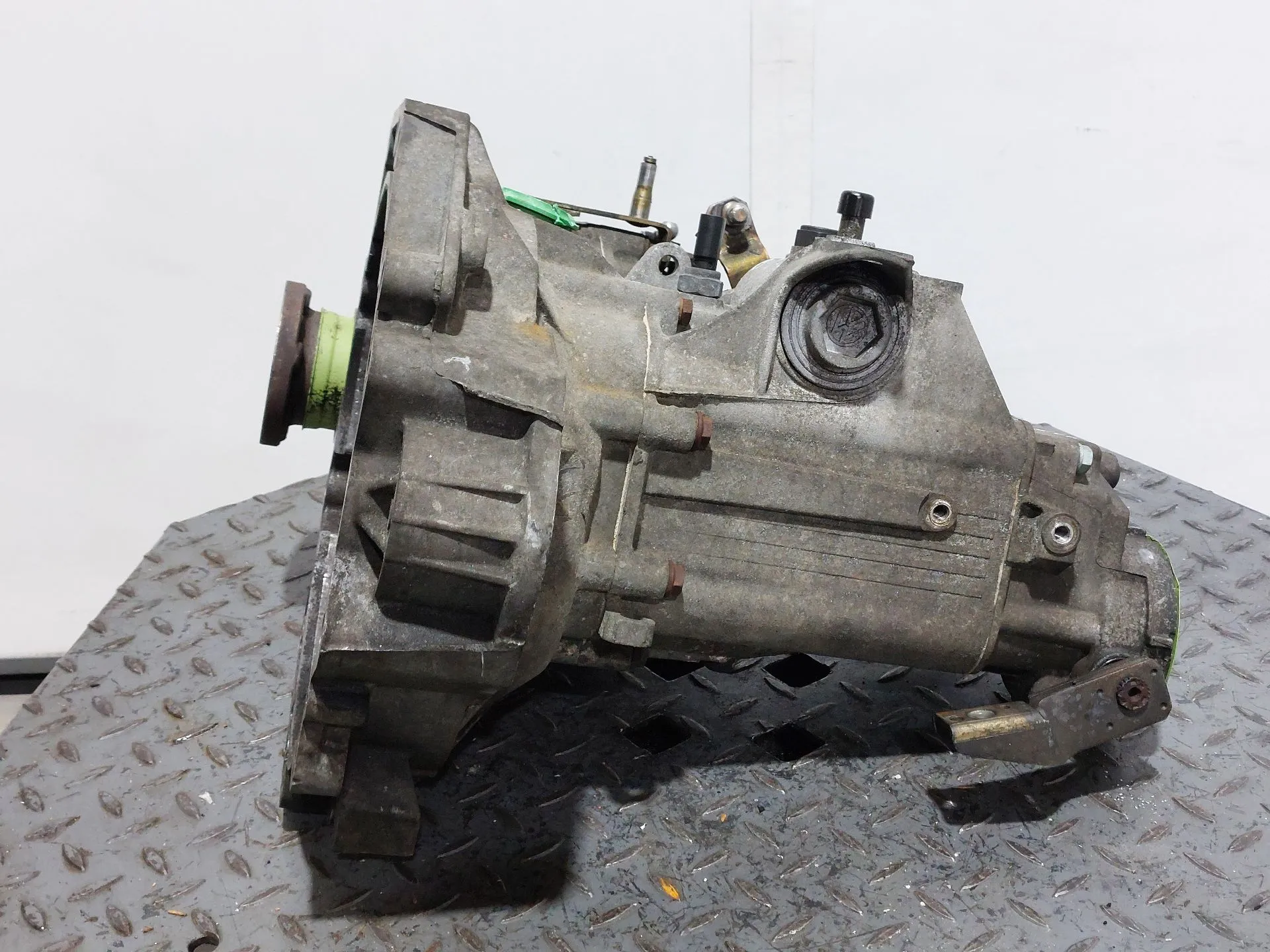 Caixa de velocidades manual VOLKSWAGEN Golf IV (1J1) Imagem-1