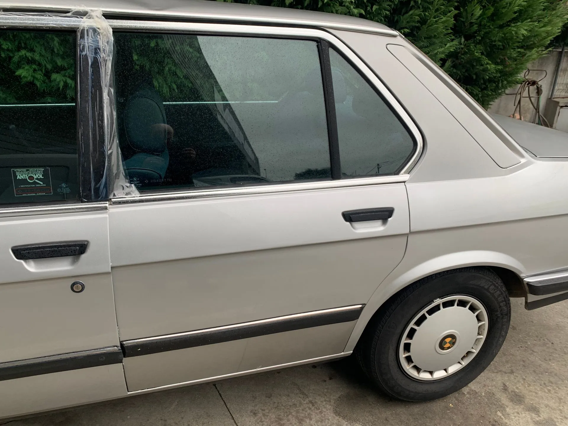 Porta trás esquerda BMW 5 (E28)