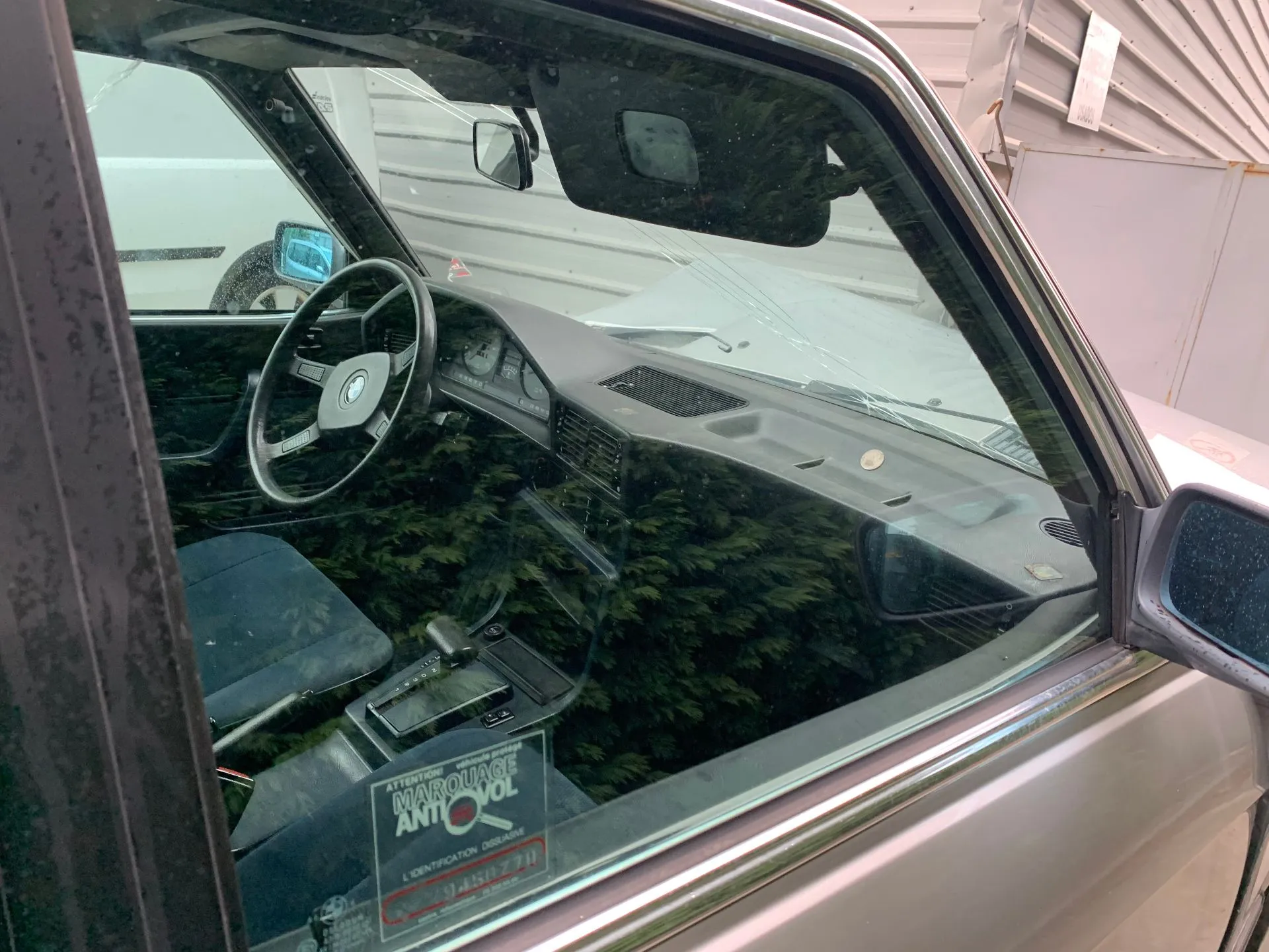 Right front door glass BMW 5 (E28) Imagem-1
