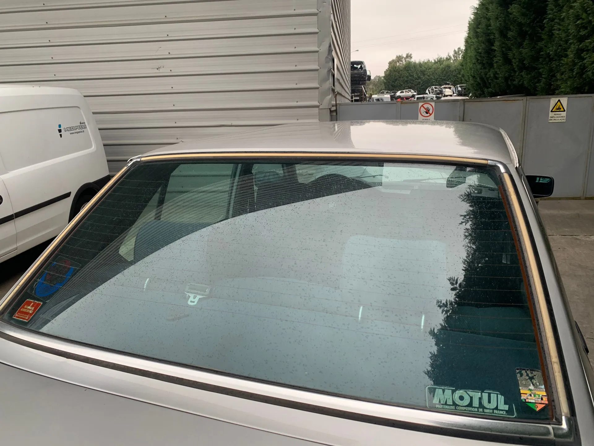  Rear windscreen BMW 5 (E28) Imagem-1