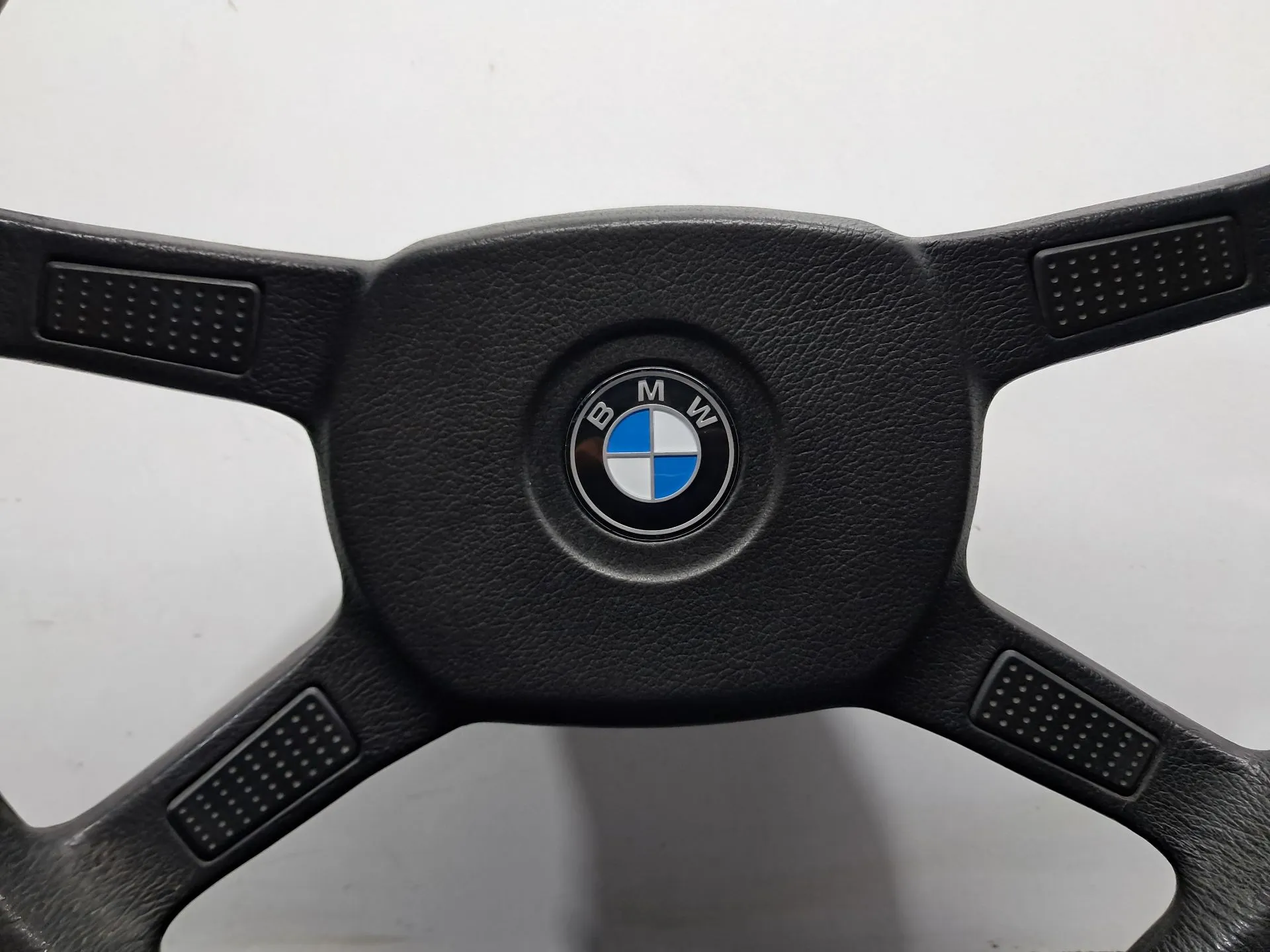 Volante BMW 5 (E28) Imagem-8