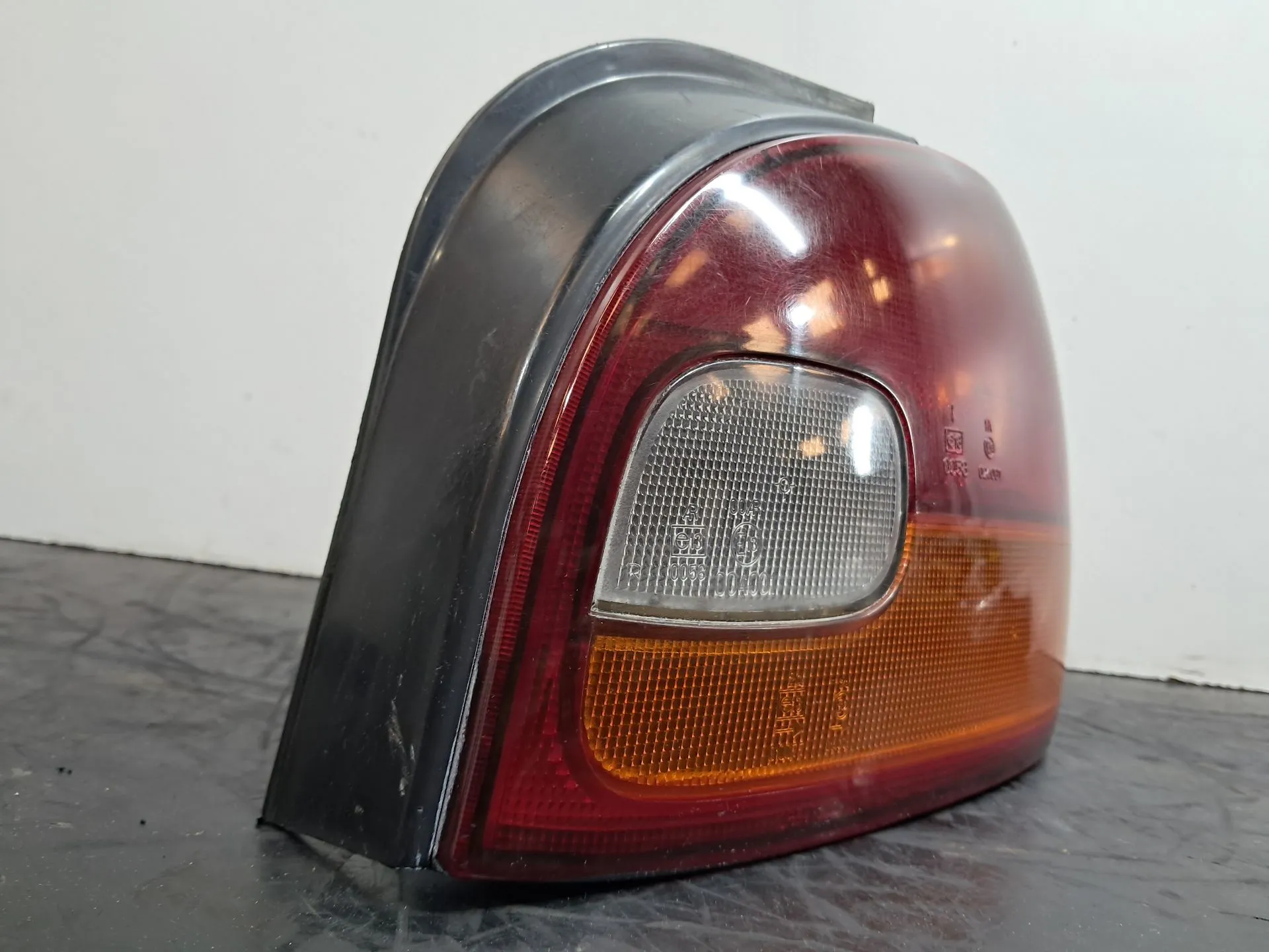 Right Tail light HYUNDAI Accent I (X3) Imagem-1