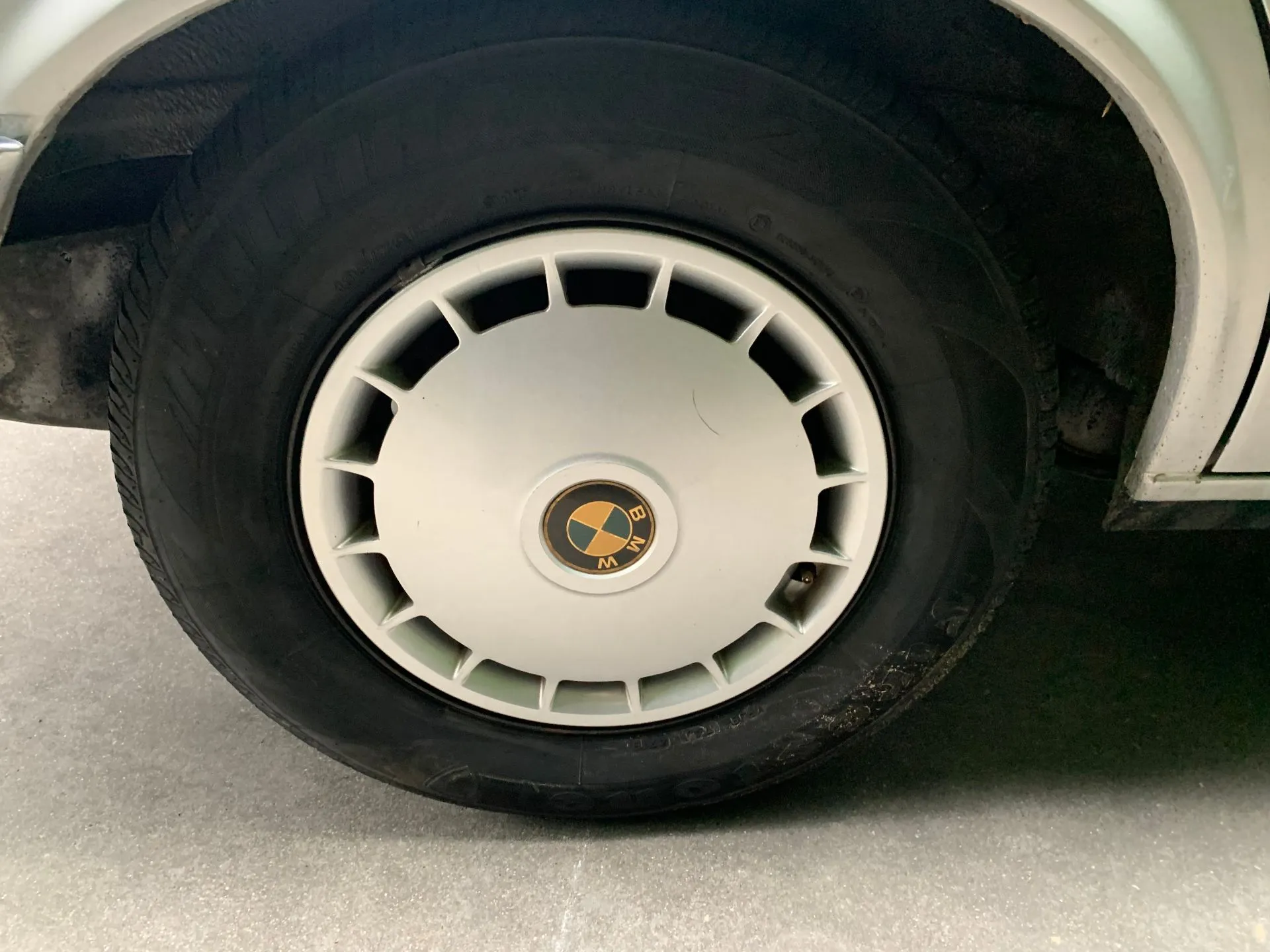 Tampo de jante BMW 5 (E28) Imagem-2