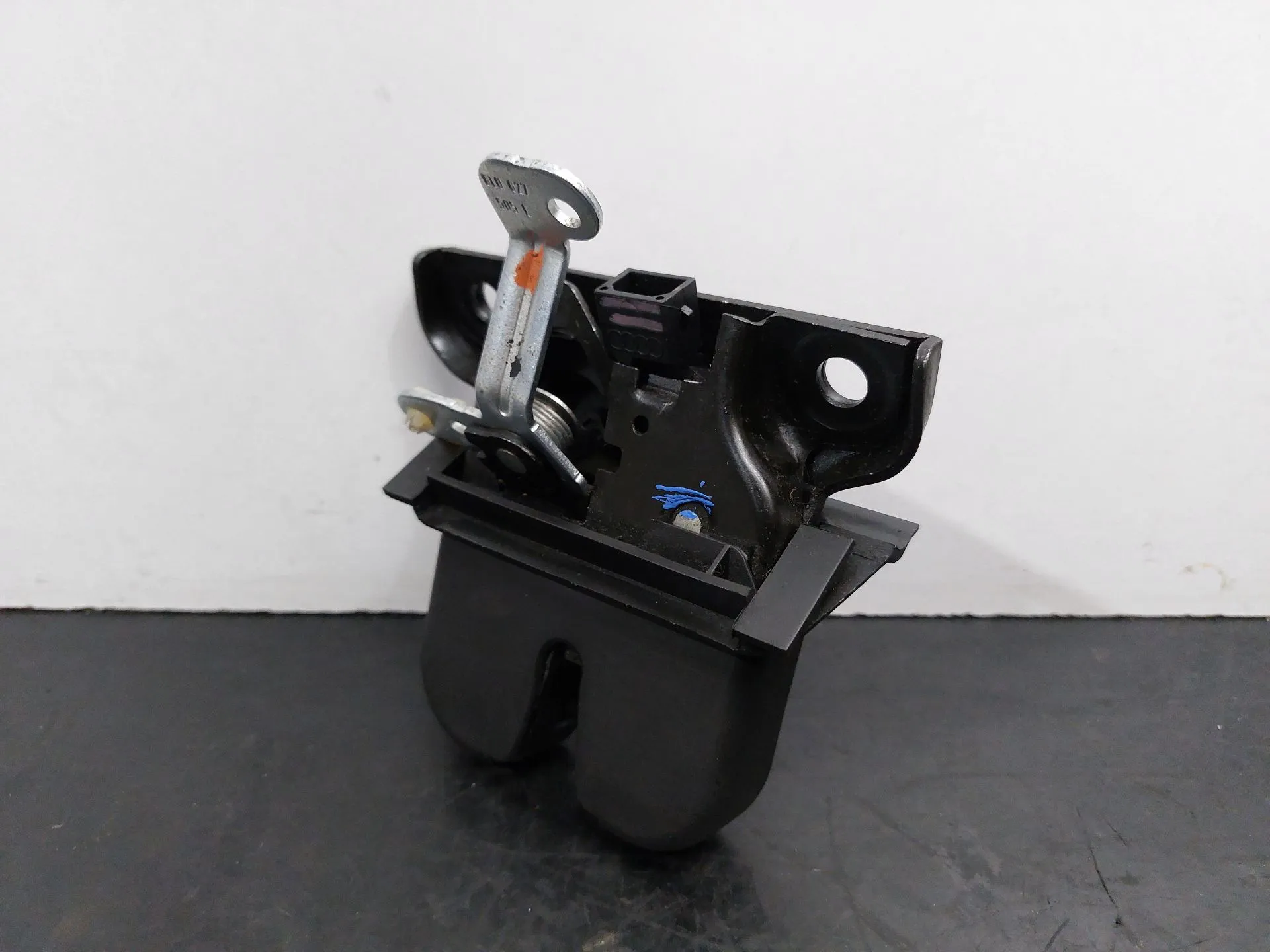 Cerradura / cierre maletero AUDI A3 (8L1)