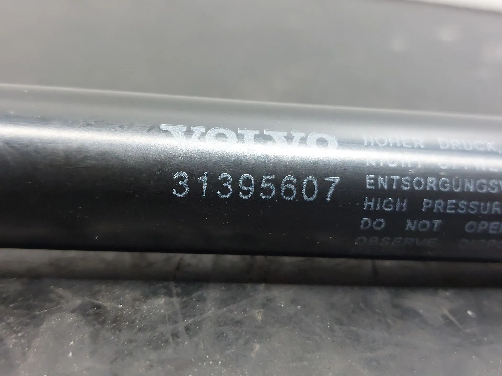 Amortiguador Maletero VOLVO V40 Hatchback Imagem-3