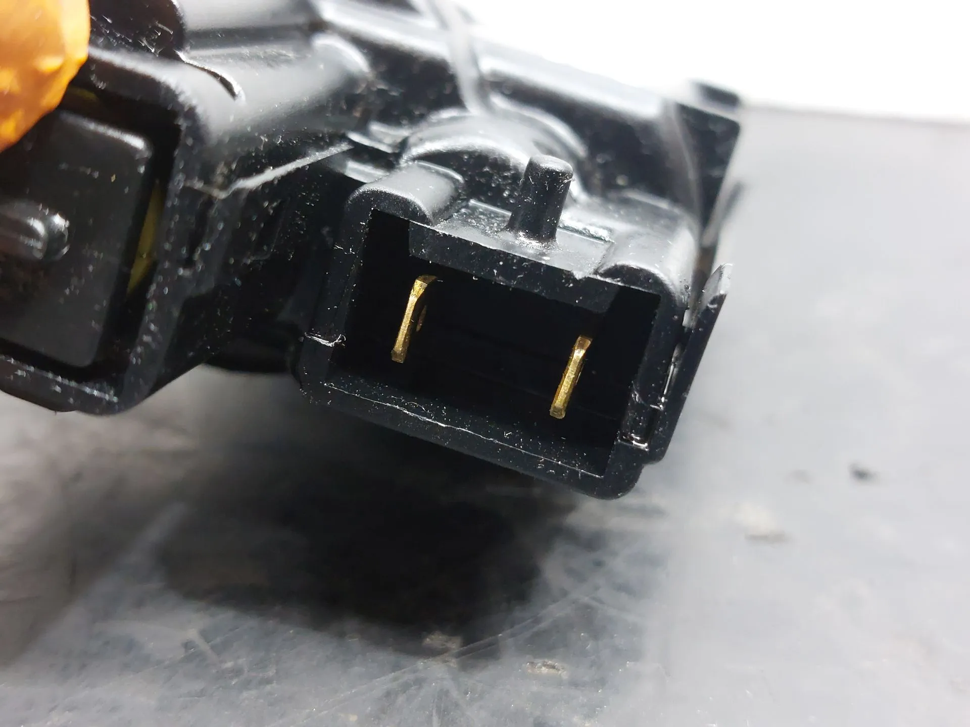 Actuador de cierre del tanque de combustible RENAULT Megane III (BZ0_) Imagem-3