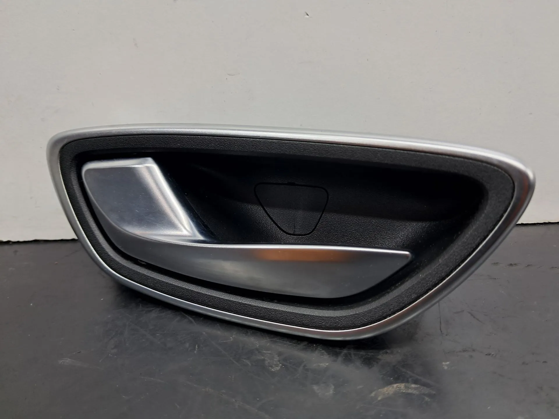Manija interior puerta Delantero Izquierdo RENAULT Talisman (L2M_) Imagem-1