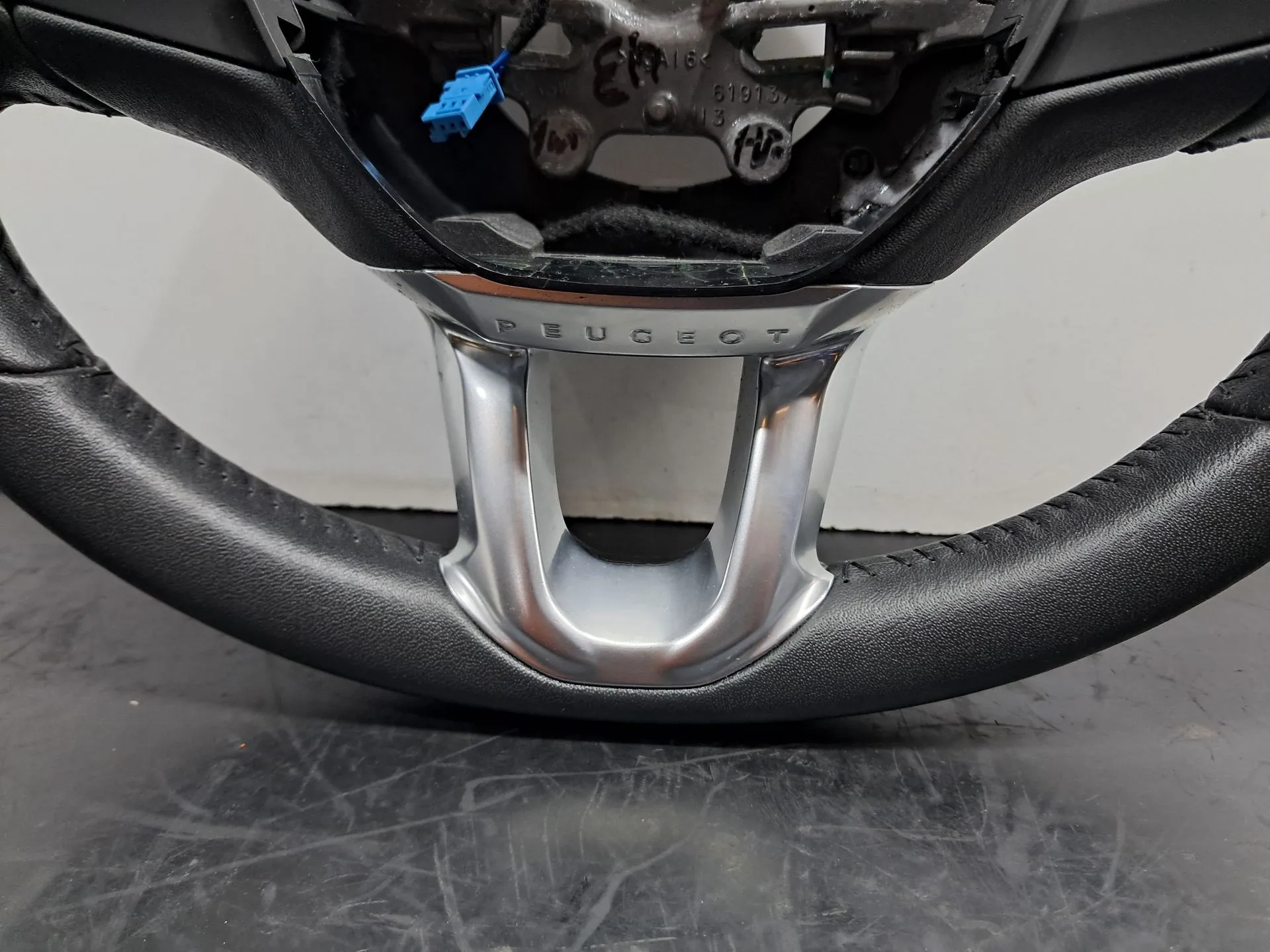 Volante PEUGEOT 208 Imagem-1