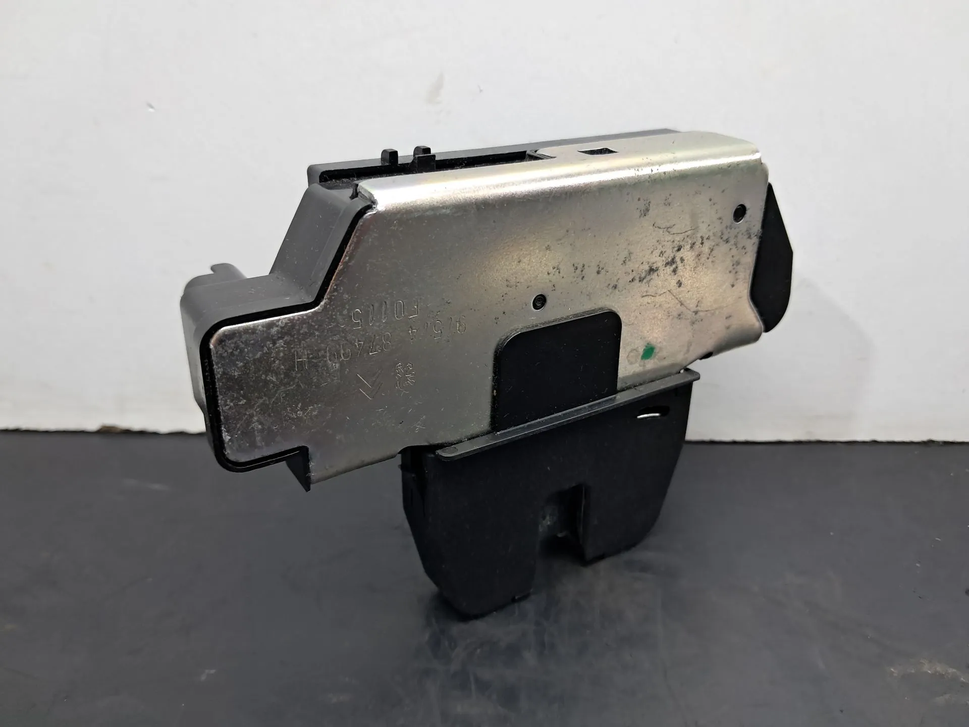 Fechadura / fecho da mala PEUGEOT 208
