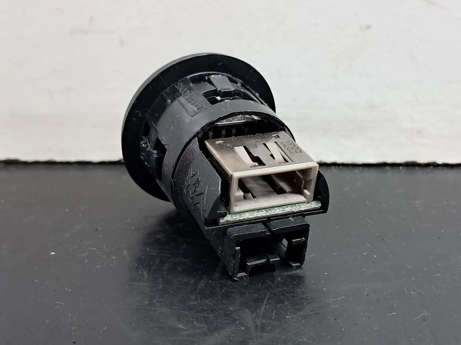 Módulo USB / AUX / IPOD PEUGEOT 208 Imagem-1