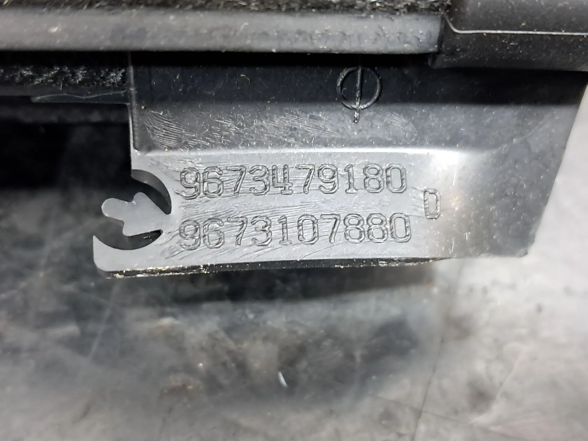 Raspador Vidrio de Puerta Delantera Derecha PEUGEOT 208 Imagem-11