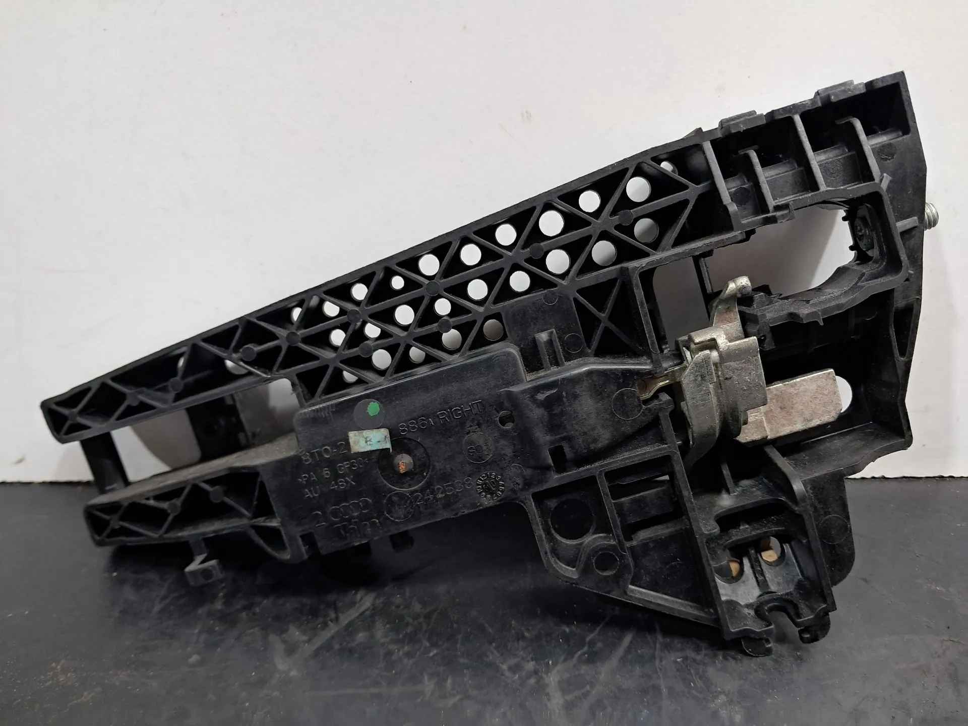 Suporte puxador porta trás direito AUDI Q5 (8R) Imagem-2
