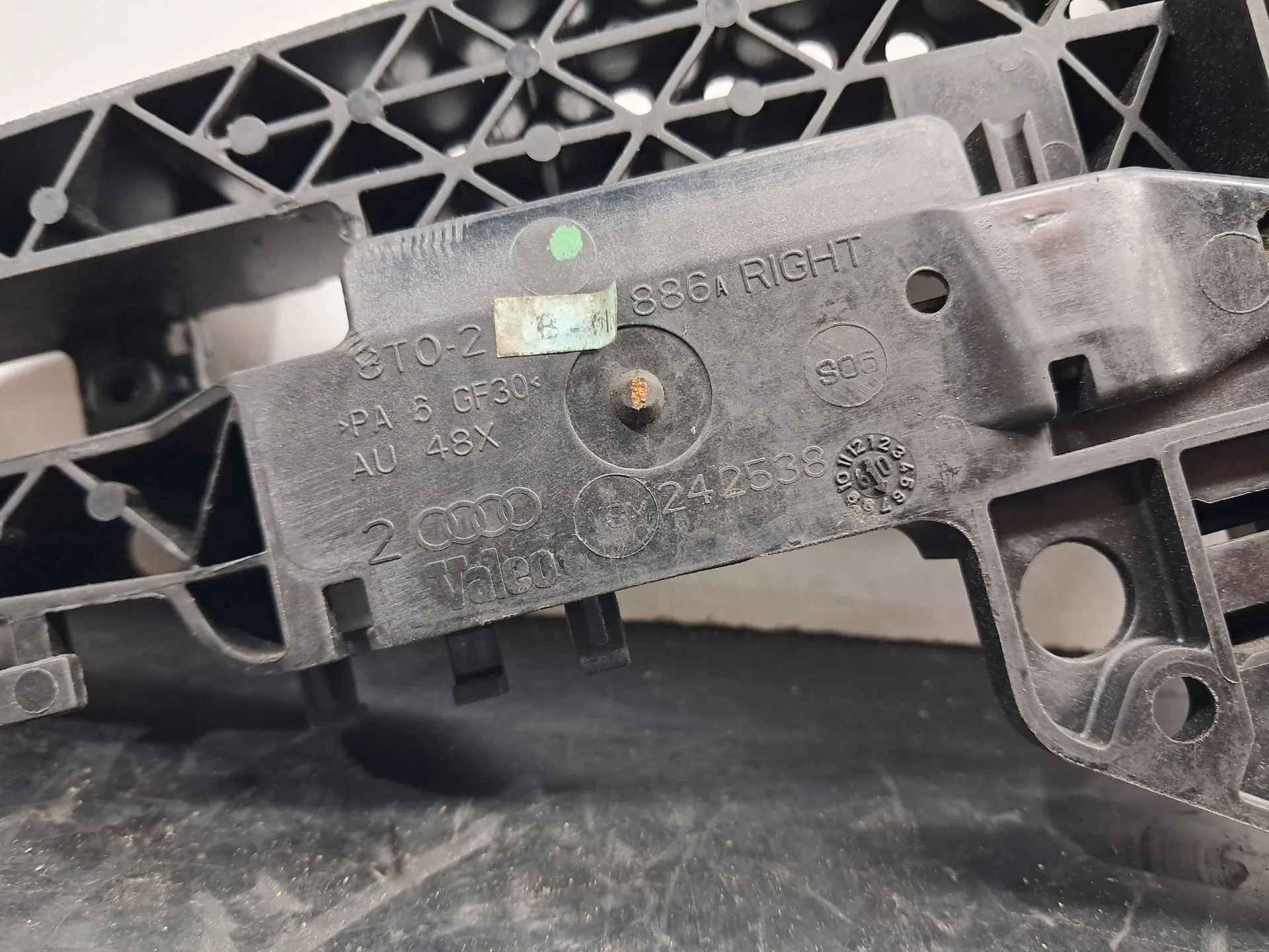 Suporte puxador porta trás direito AUDI Q5 (8R) Imagem-3