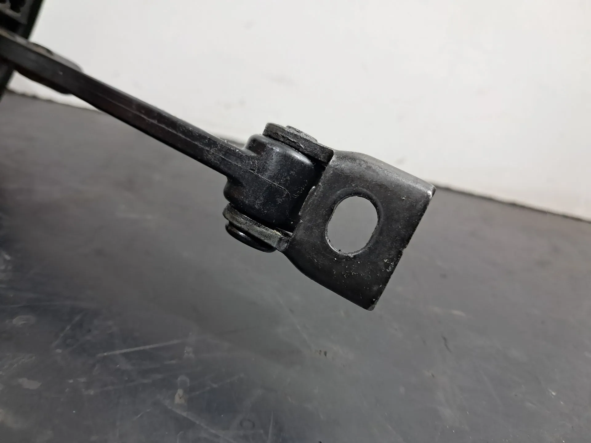 Right rear Door limiter  AUDI Q5 (8R) Imagem-3