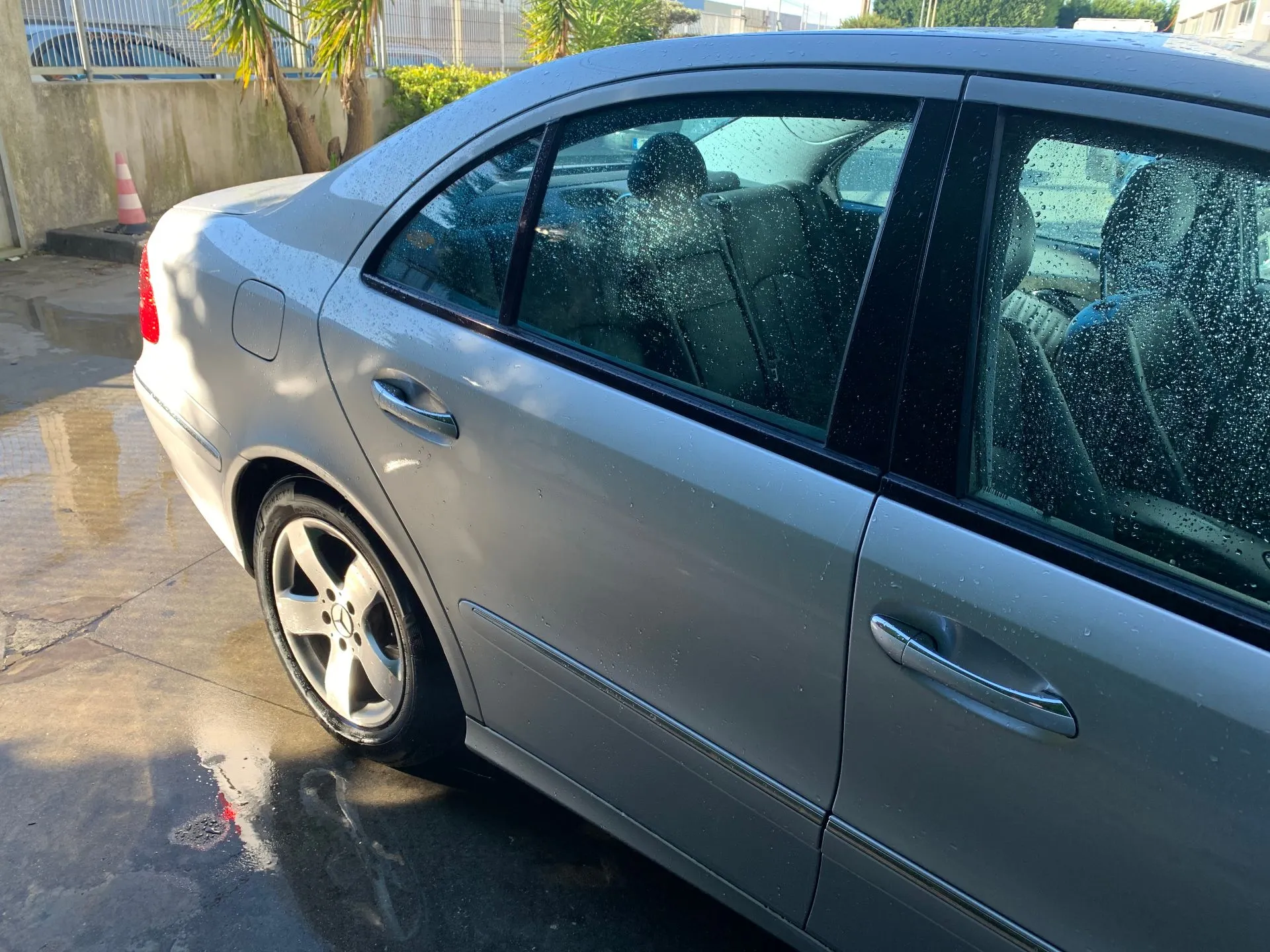 Porta trás direita MERCEDES-BENZ Classe E (W211) Imagem-1