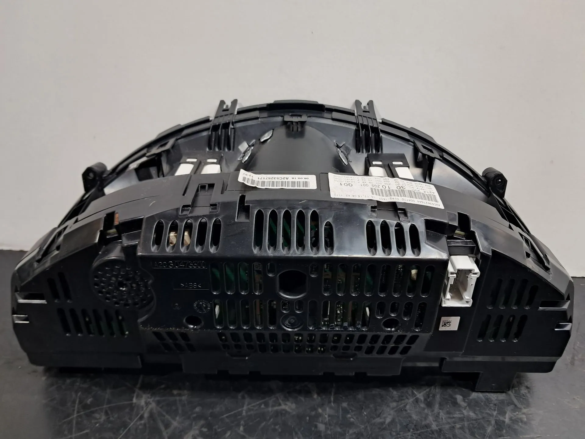 Quadro strumenti / Pannello strumenti MERCEDES-BENZ Classe E Cabriolet (A207) Imagem-3