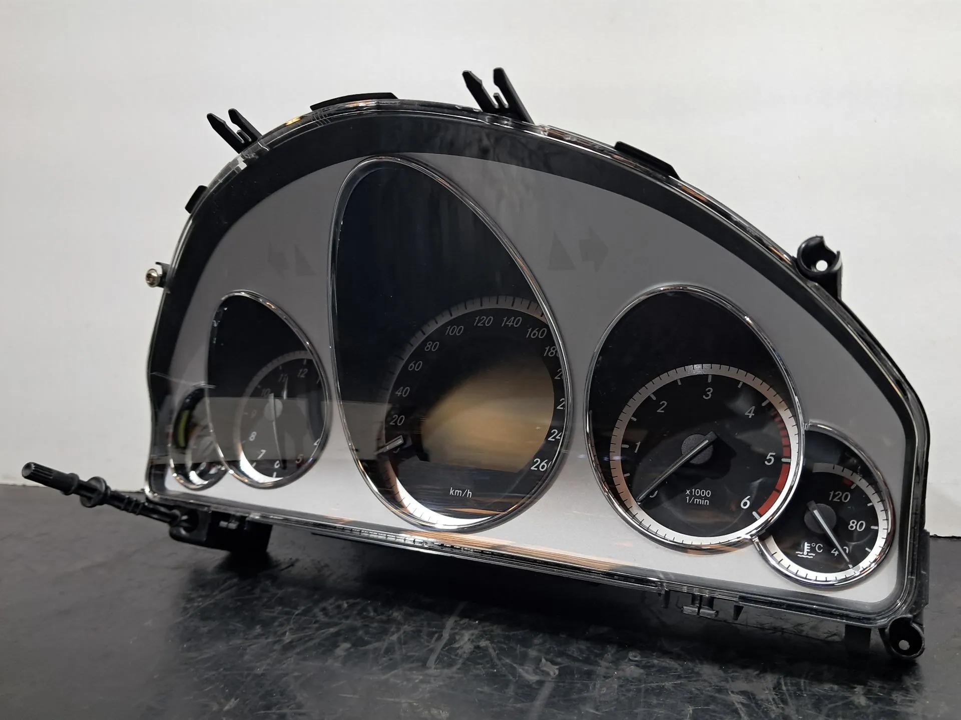 Quadro strumenti / Pannello strumenti MERCEDES-BENZ Classe E Cabriolet (A207) Imagem-2