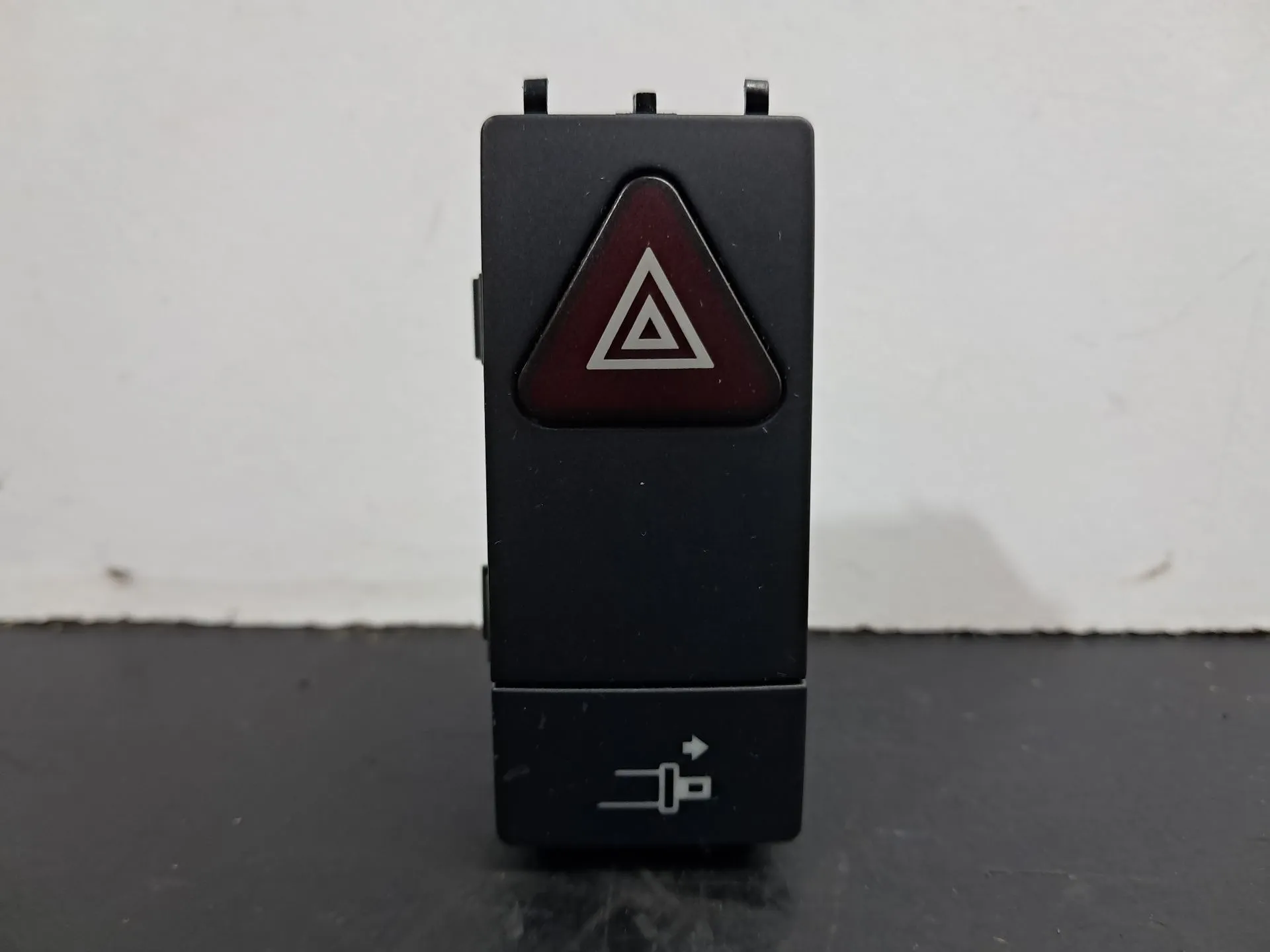 Pulsanti luci di emergenza MERCEDES-BENZ Classe E Cabriolet (A207) Imagem-1