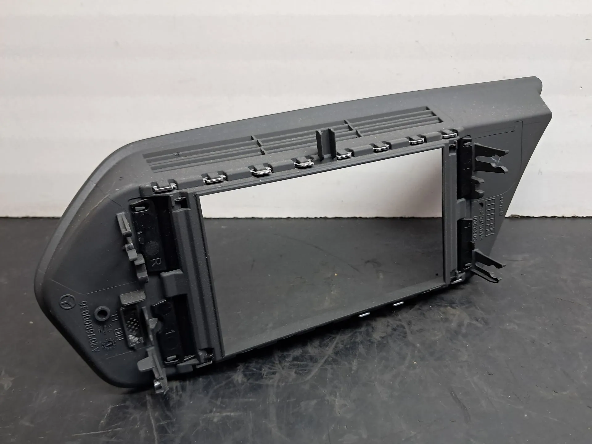 Cornice console centrale / radio / anello MERCEDES-BENZ Classe E Cabriolet (A207) Imagem-2