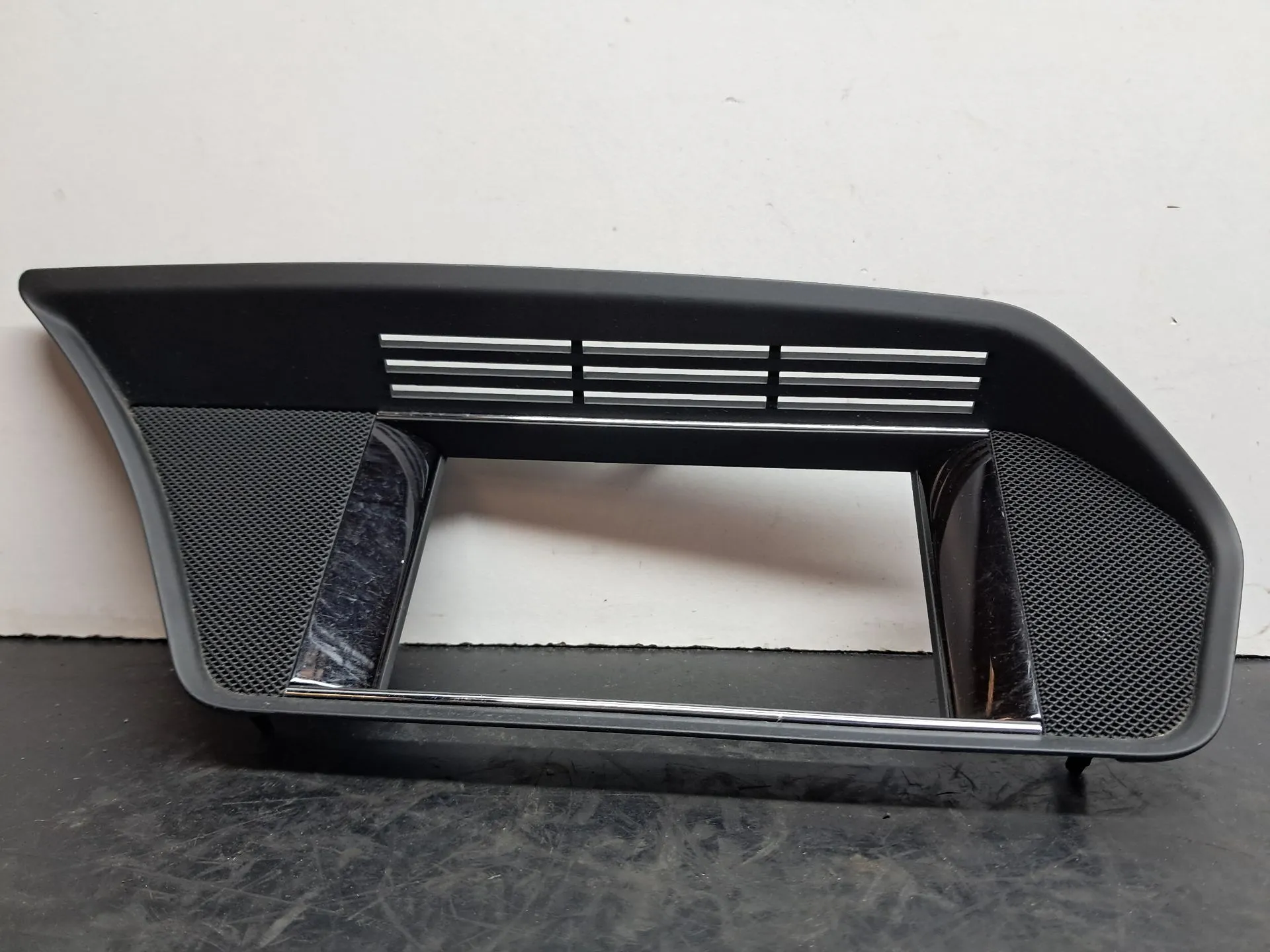 Cornice console centrale / radio / anello MERCEDES-BENZ Classe E Cabriolet (A207) Imagem-1