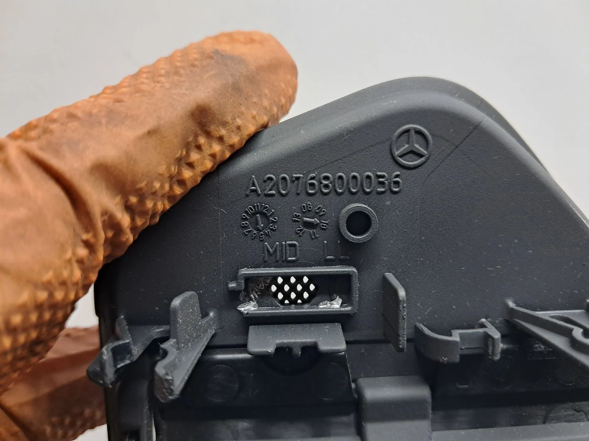 Cornice console centrale / radio / anello MERCEDES-BENZ Classe E Cabriolet (A207) Imagem-3