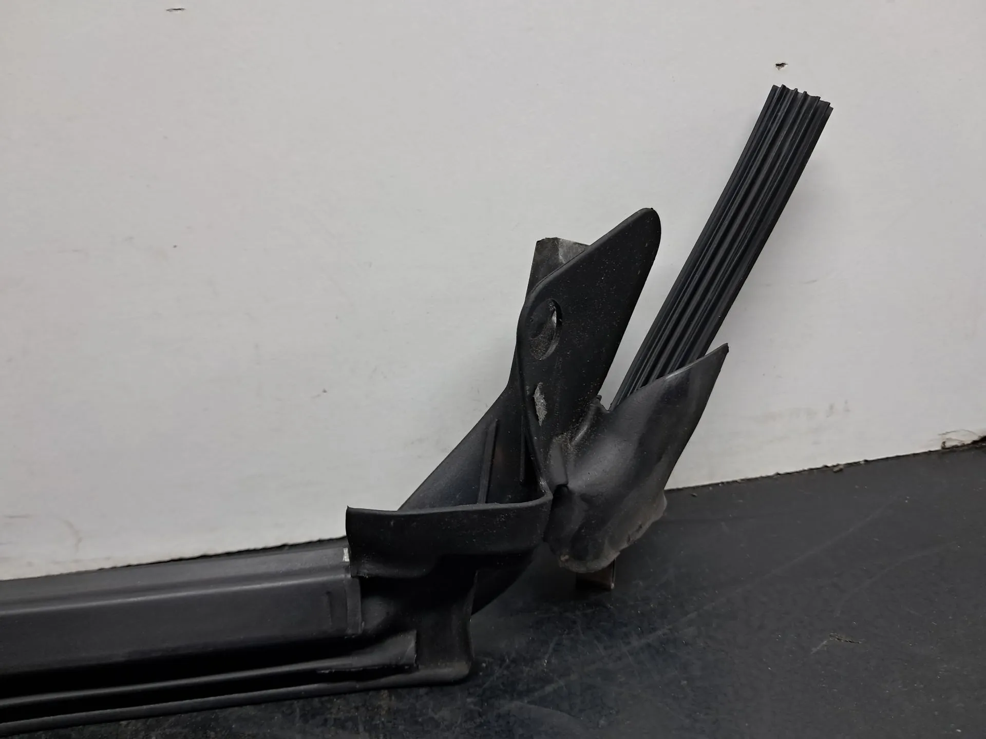 Left front window scraper MERCEDES-BENZ Classe E Cabriolet (A207) Imagem-6