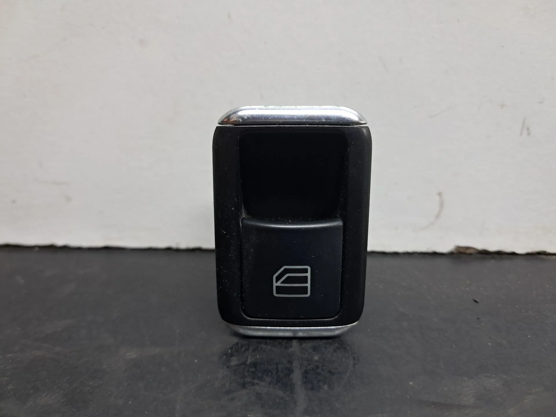 Mando / interruptor elevalunas delantero derecho MERCEDES-BENZ Classe E Cabriolet (A207) Imagem-1